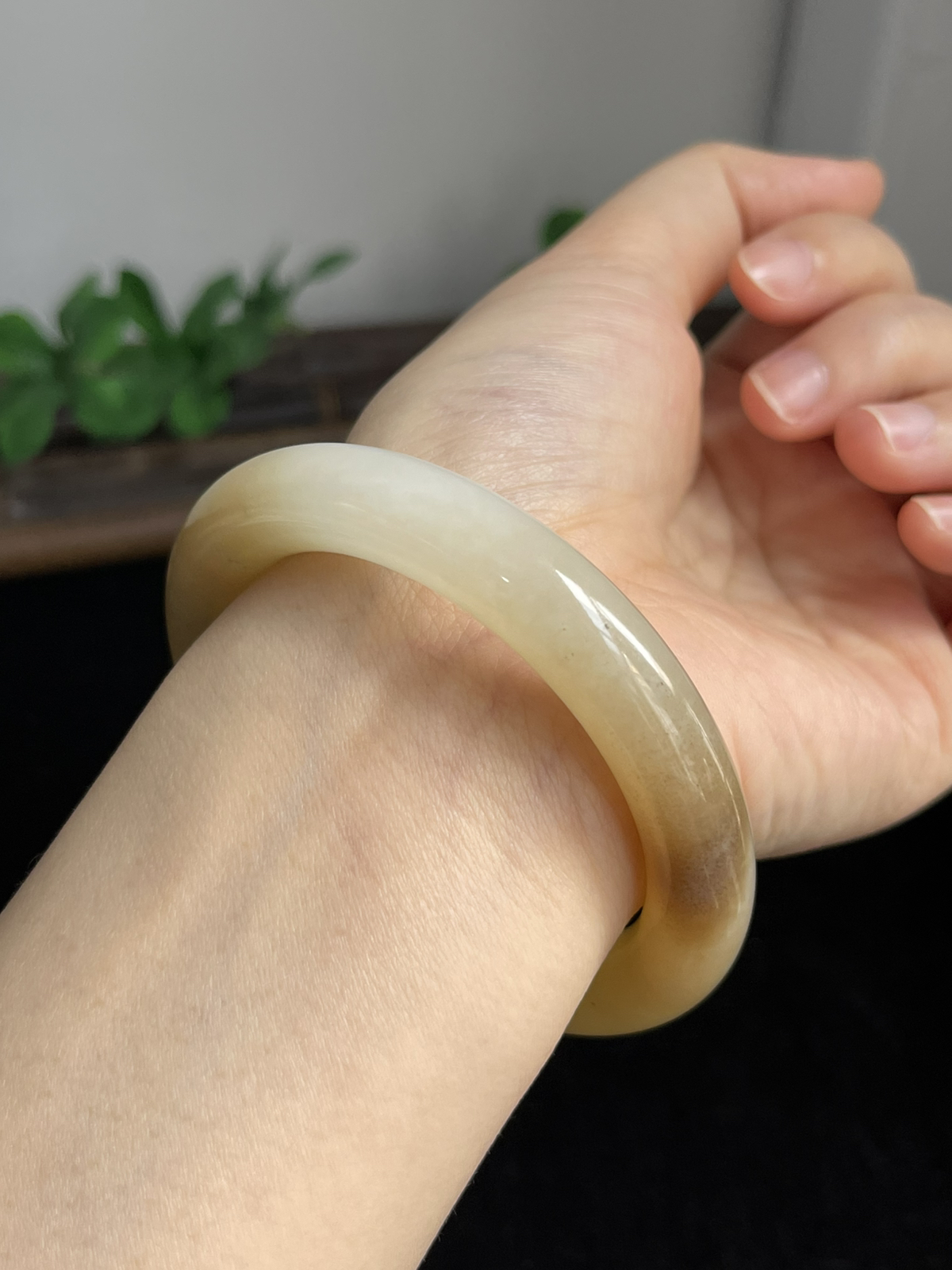 圆镯55圈口，和田玉手镯