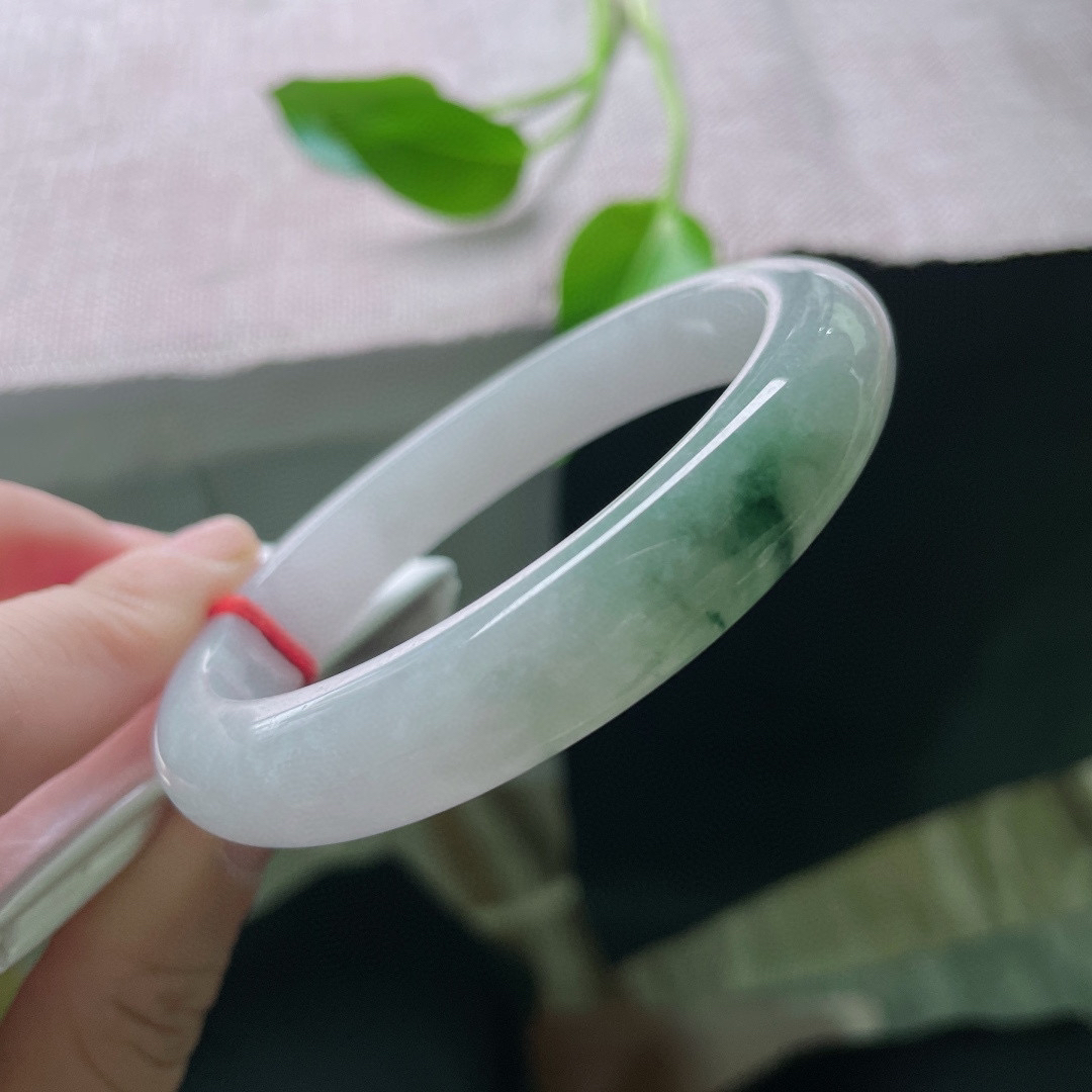 60.5/11.7/8.4，飘花手镯，整体无瑕