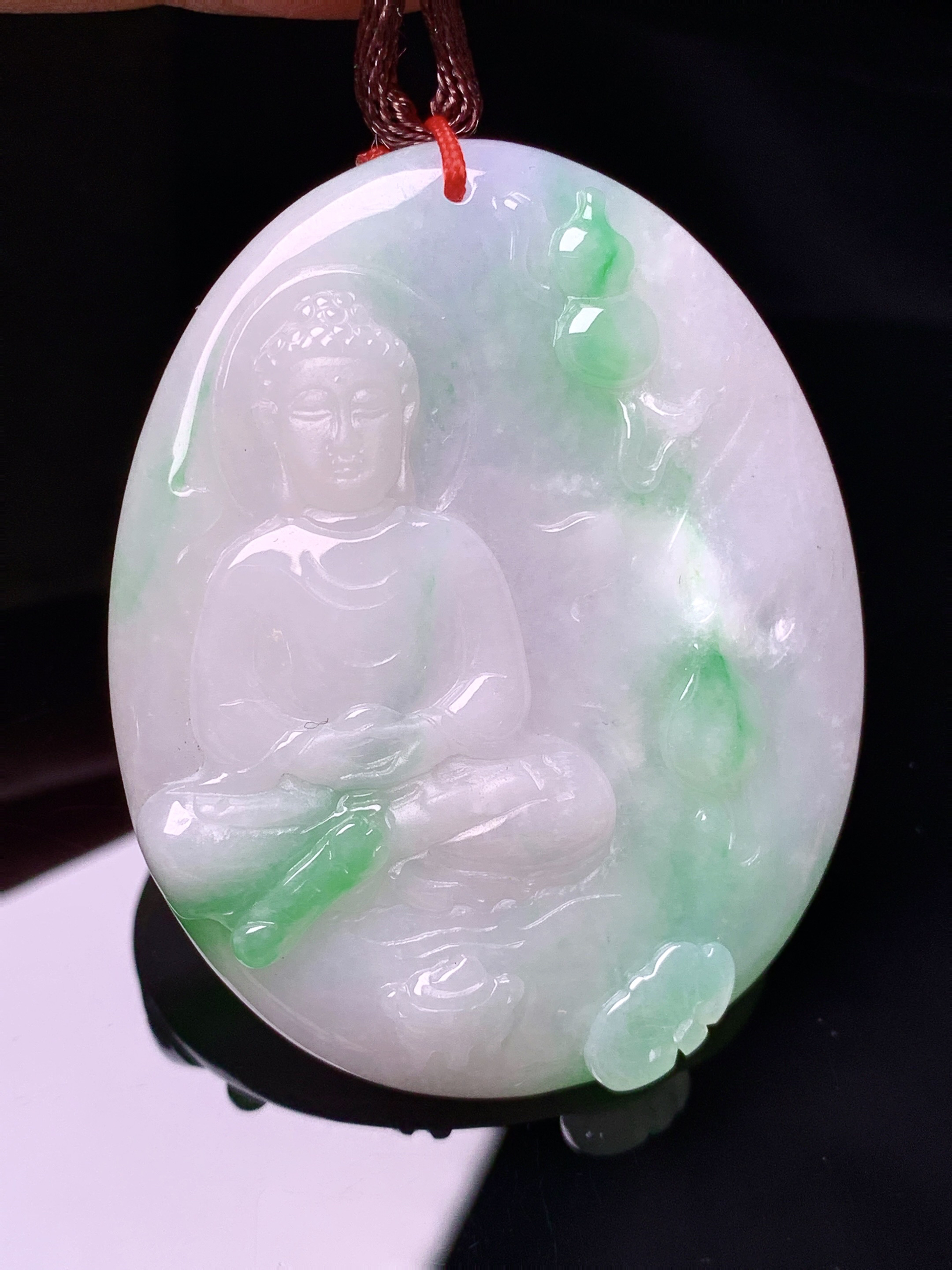 飘绿观音菩萨吊坠 玉质细腻 色泽艳丽清新 水润亮眼 整体尺寸51.5*41*5.3b2