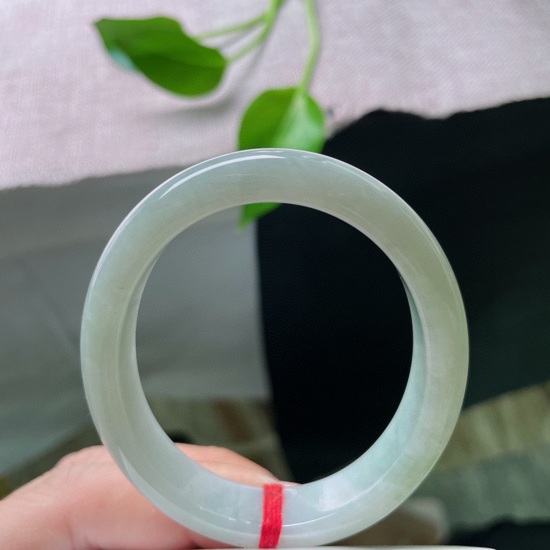 53（46）/11.8/6.9绿底贵妃，水润细腻，清新简约大方，秀丽，无纹裂