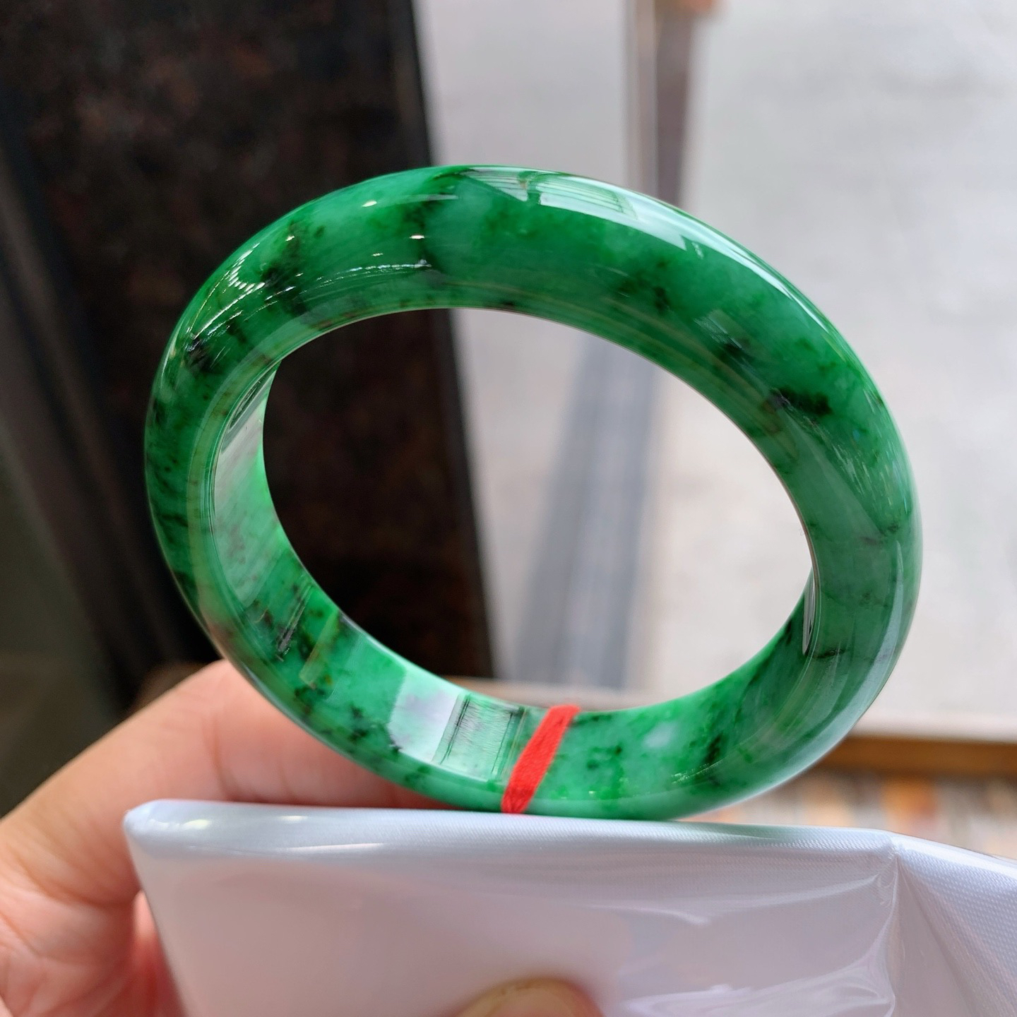 正圈满色 无瑕 尺寸：53/12.6/8.3  色辣