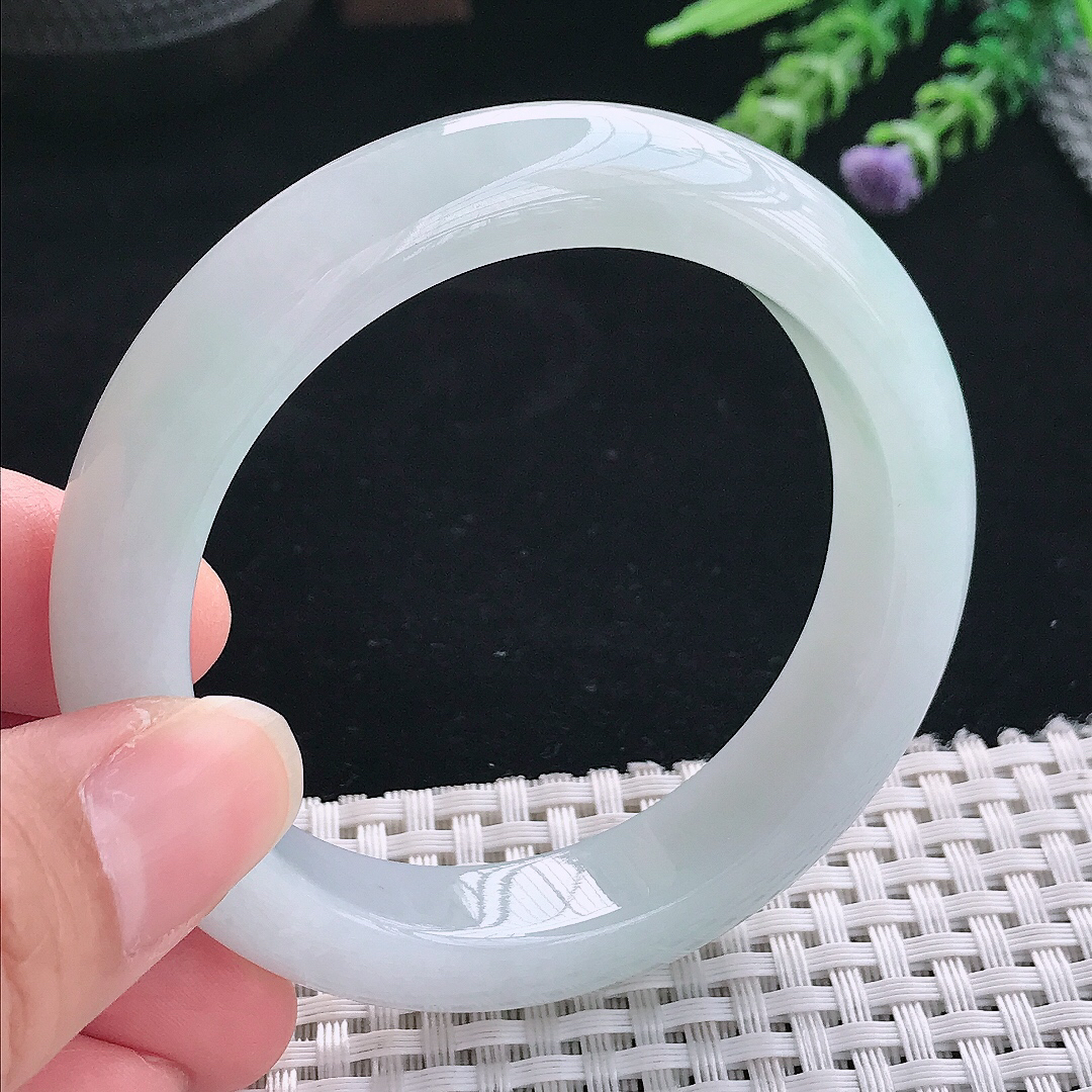 实拍A货翡翠54/12.5/9老坑冰润起胶飘绿手镯玉镯手环