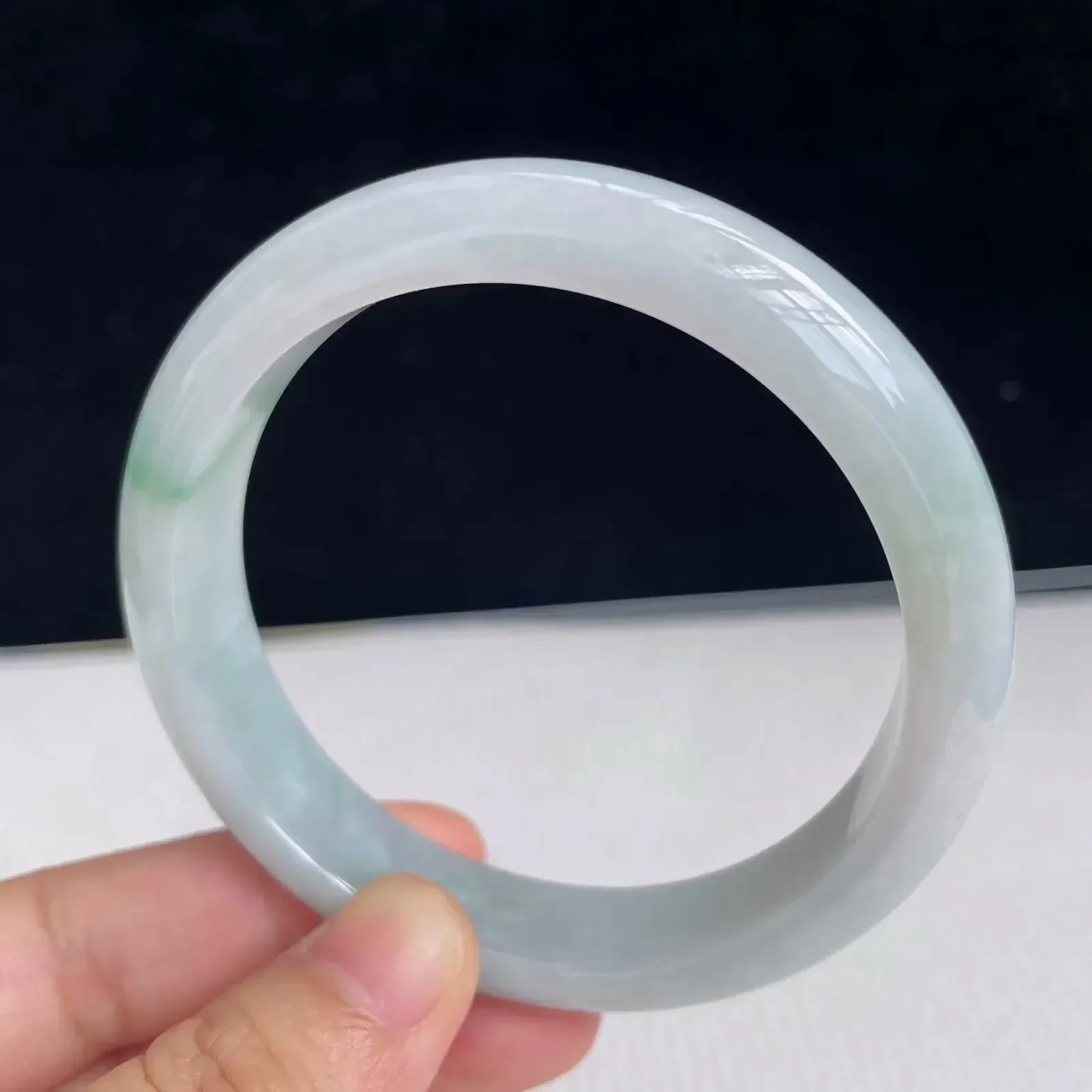 56.5圈有种有色天然翡翠A货飘绿玉手镯好种水水润手镯48.36g