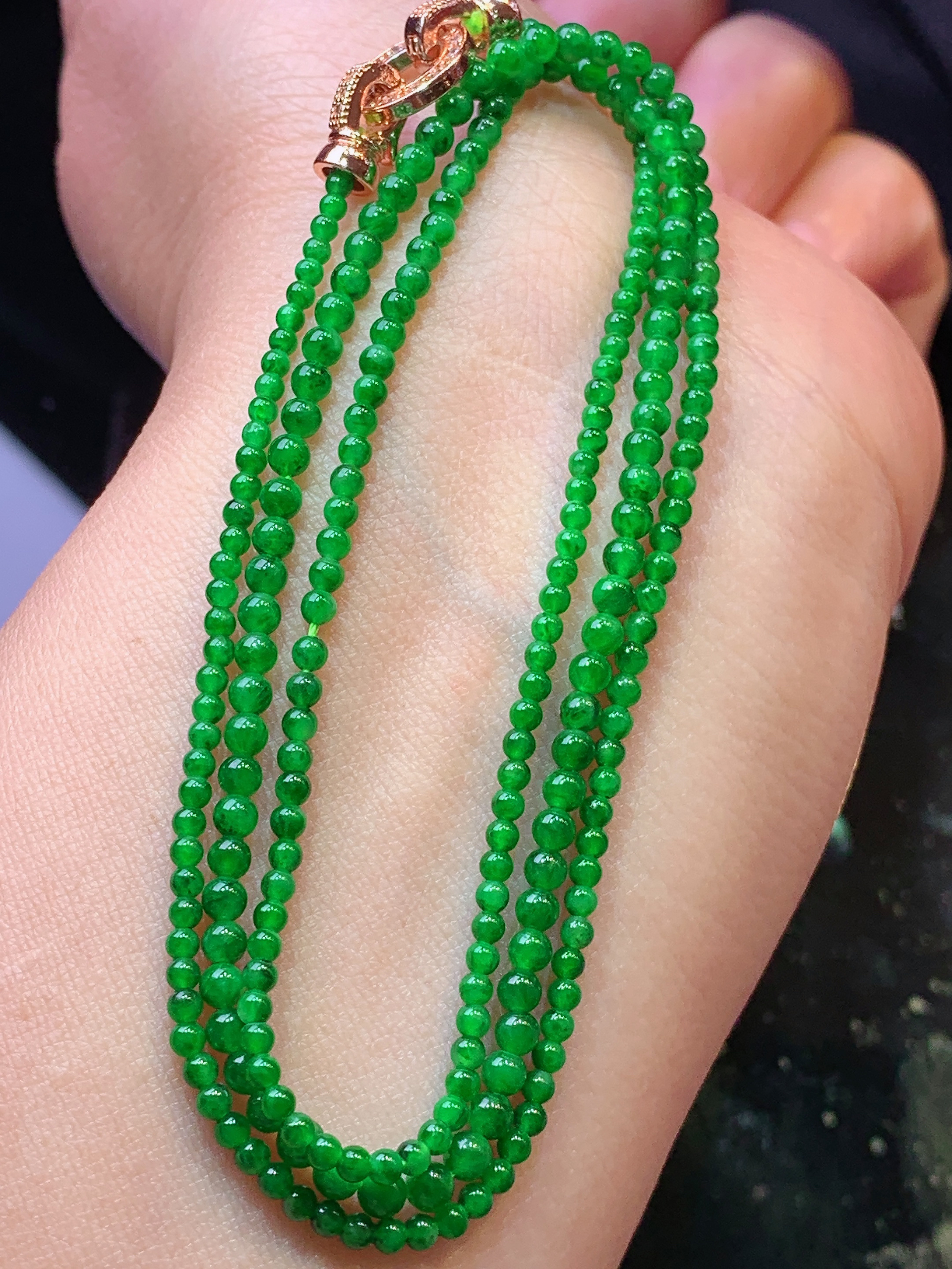 满绿小米珠项链 玉质细腻 色泽艳丽清新 水润亮眼 整体尺寸3h1