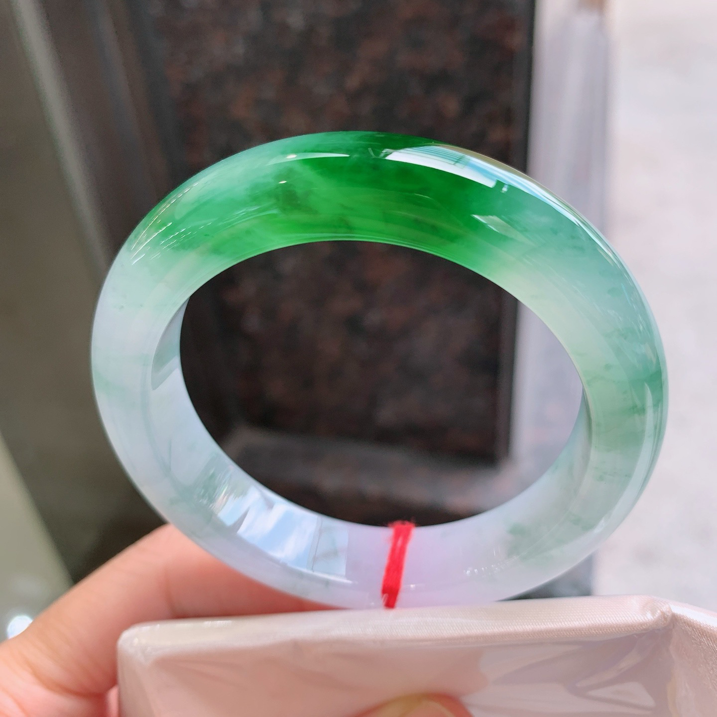 正圈冰飘绿 无瑕 尺寸：55.2/12.9/9.4 种色俱佳