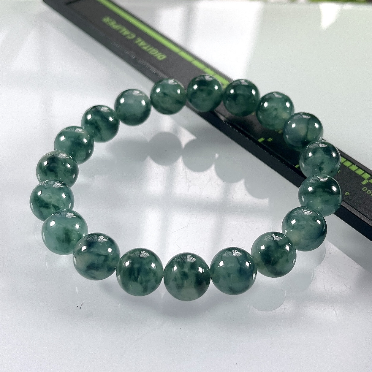 缅甸天然翡翠A货，卡10冰种起胶飘花圆珠手串手链，尺寸：10mm/19颗，重量：33.37g