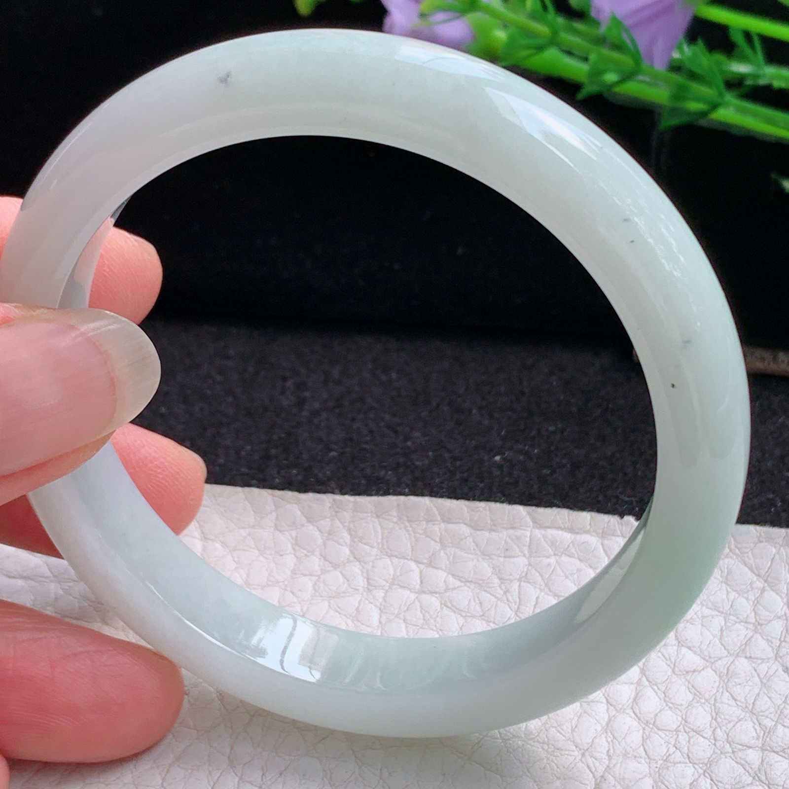 js实拍56*10.3*7.4平安镯 天然翡翠A货玉手镯精美飘绿秀气正圈玉手环