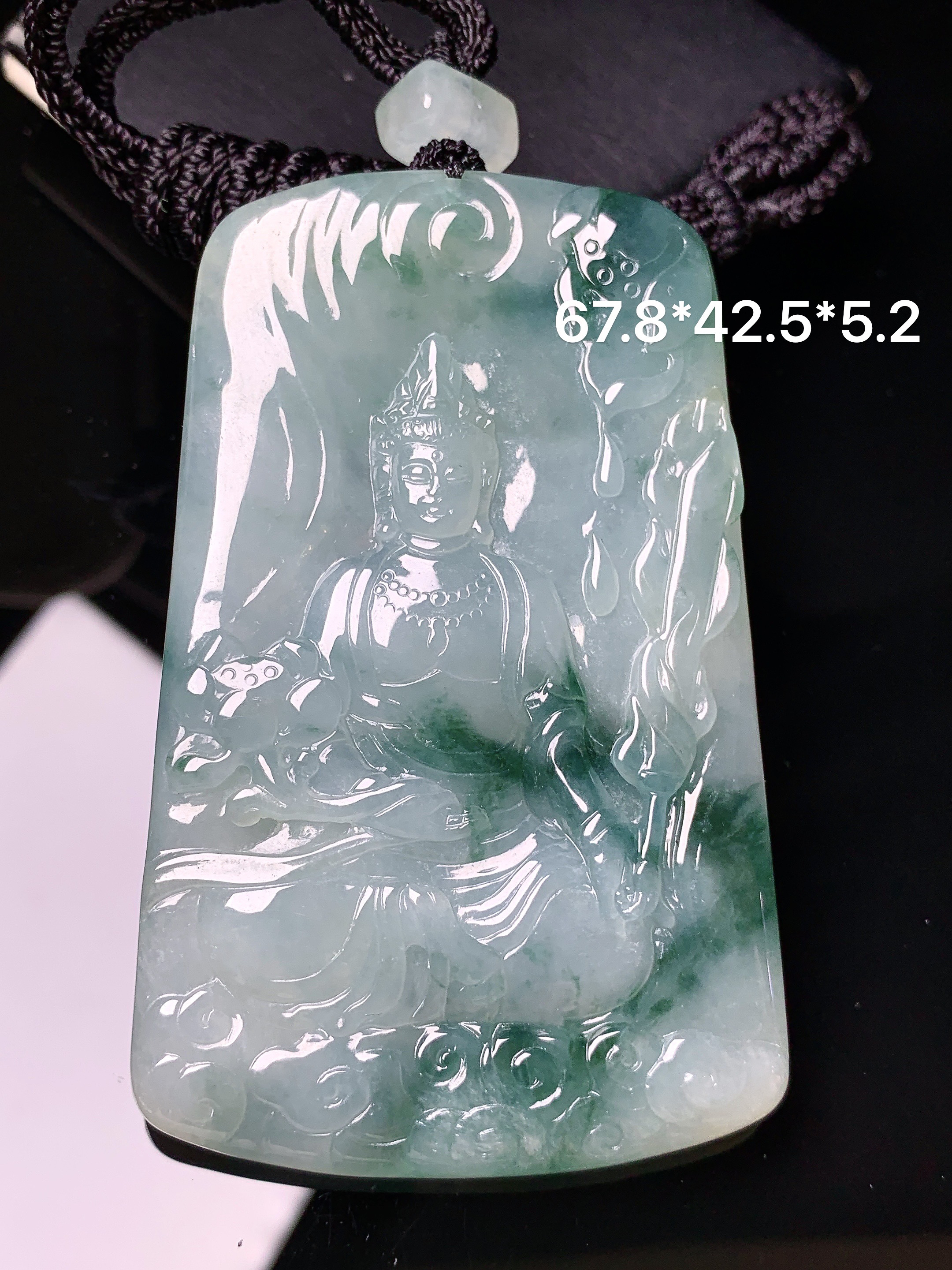 飘绿虚空斗法吊坠 玉质细腻 色泽艳丽清新 水润亮眼 整体尺寸67.8*42.5*5.2L1