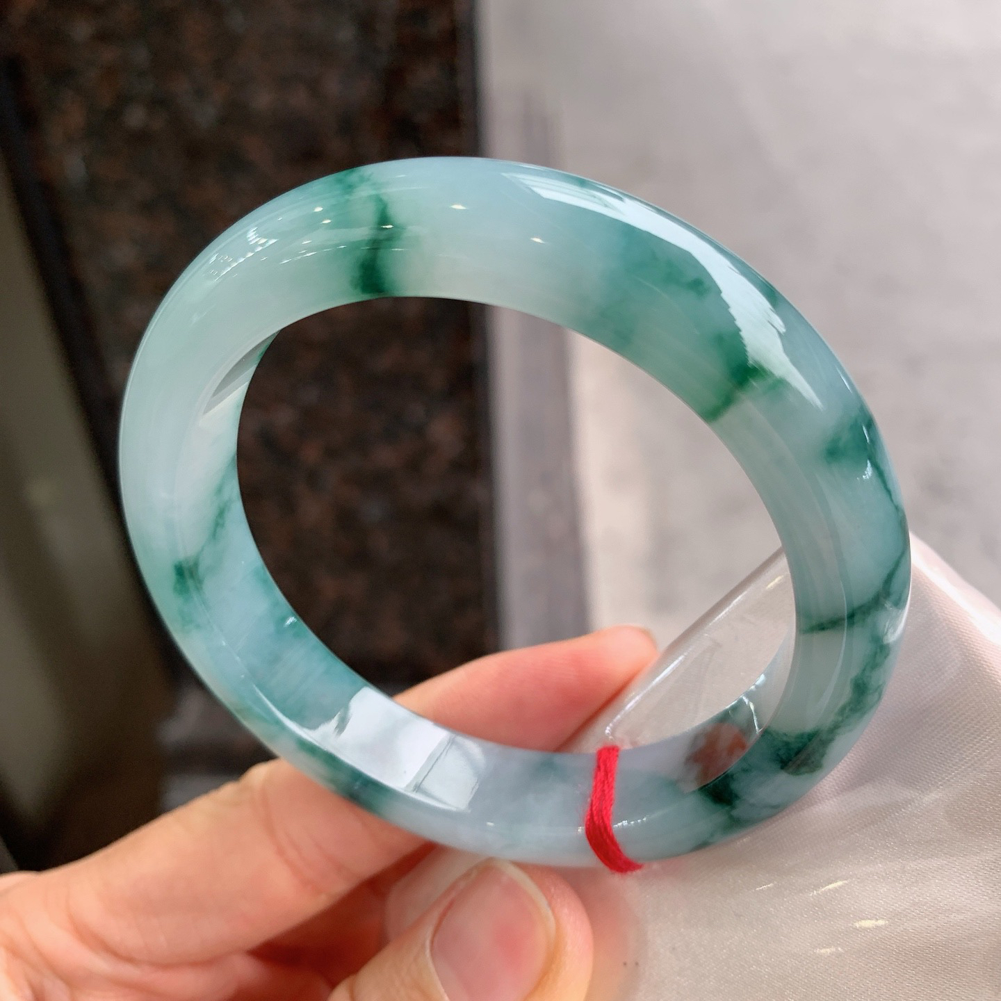 正圈飘花 无瑕 尺寸：57.3/13/9  细腻