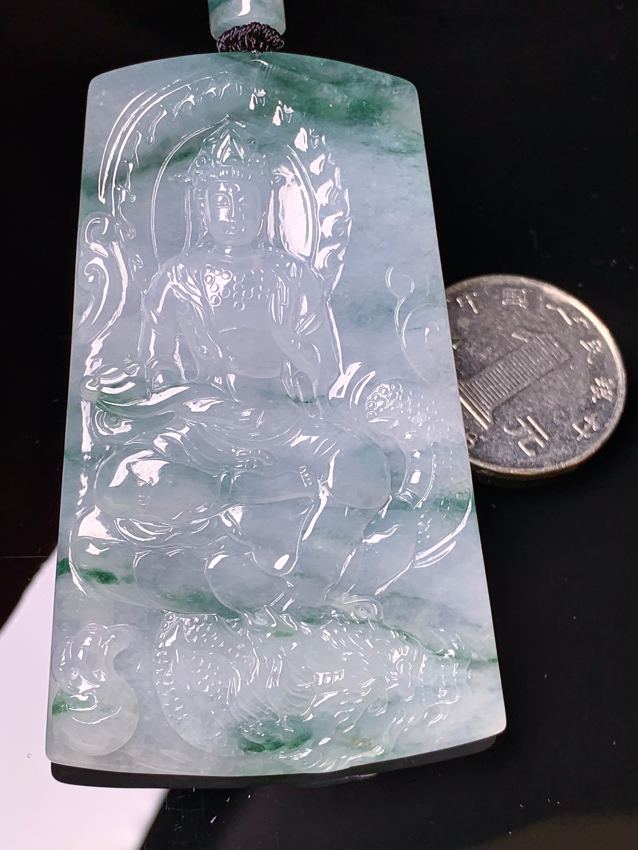 飘绿乘龙观音菩萨吊坠 玉质细腻 色泽艳丽清新 水润亮眼 整体尺寸68.8*42.8*5.8L1