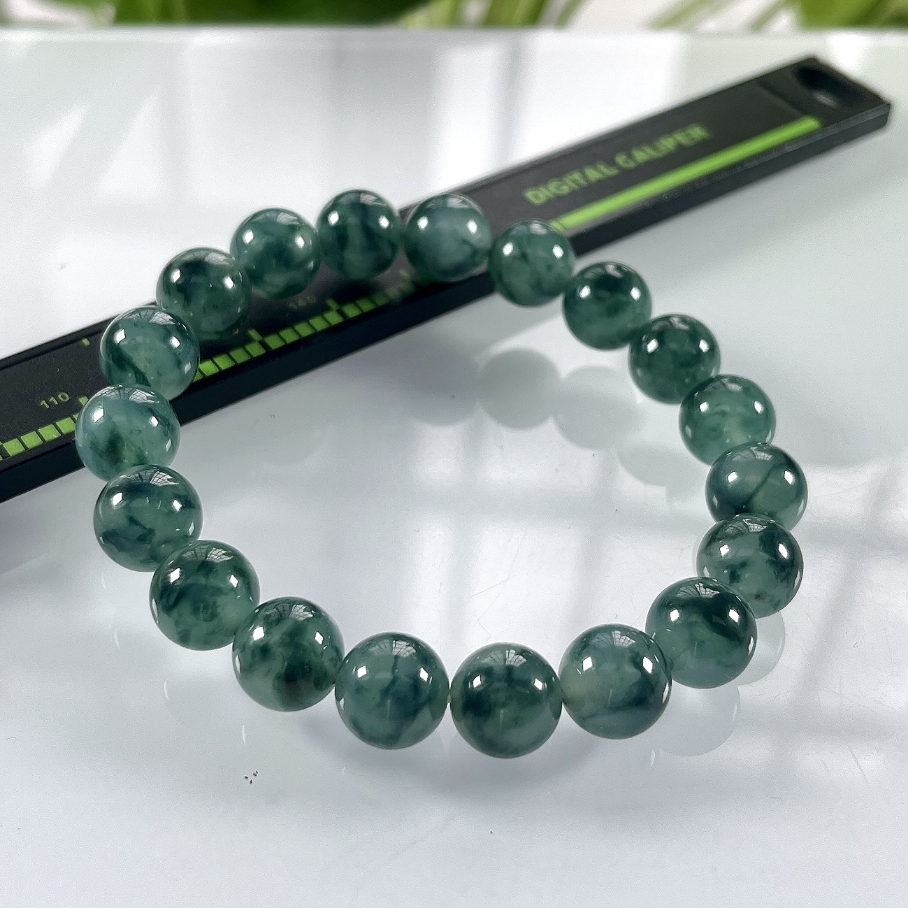 缅甸天然翡翠A货，卡10冰种起胶飘花圆珠手串手链，尺寸：10mm/19颗，重量：33.37g