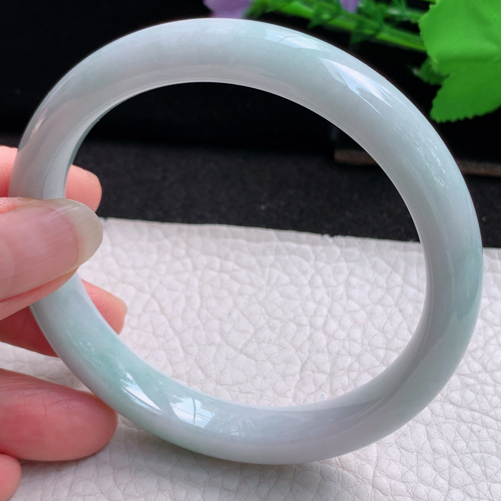 js大圈口61.5*11.5*8.3平安镯 天然翡翠A货玉手镯精美浅绿清新正圈玉手环