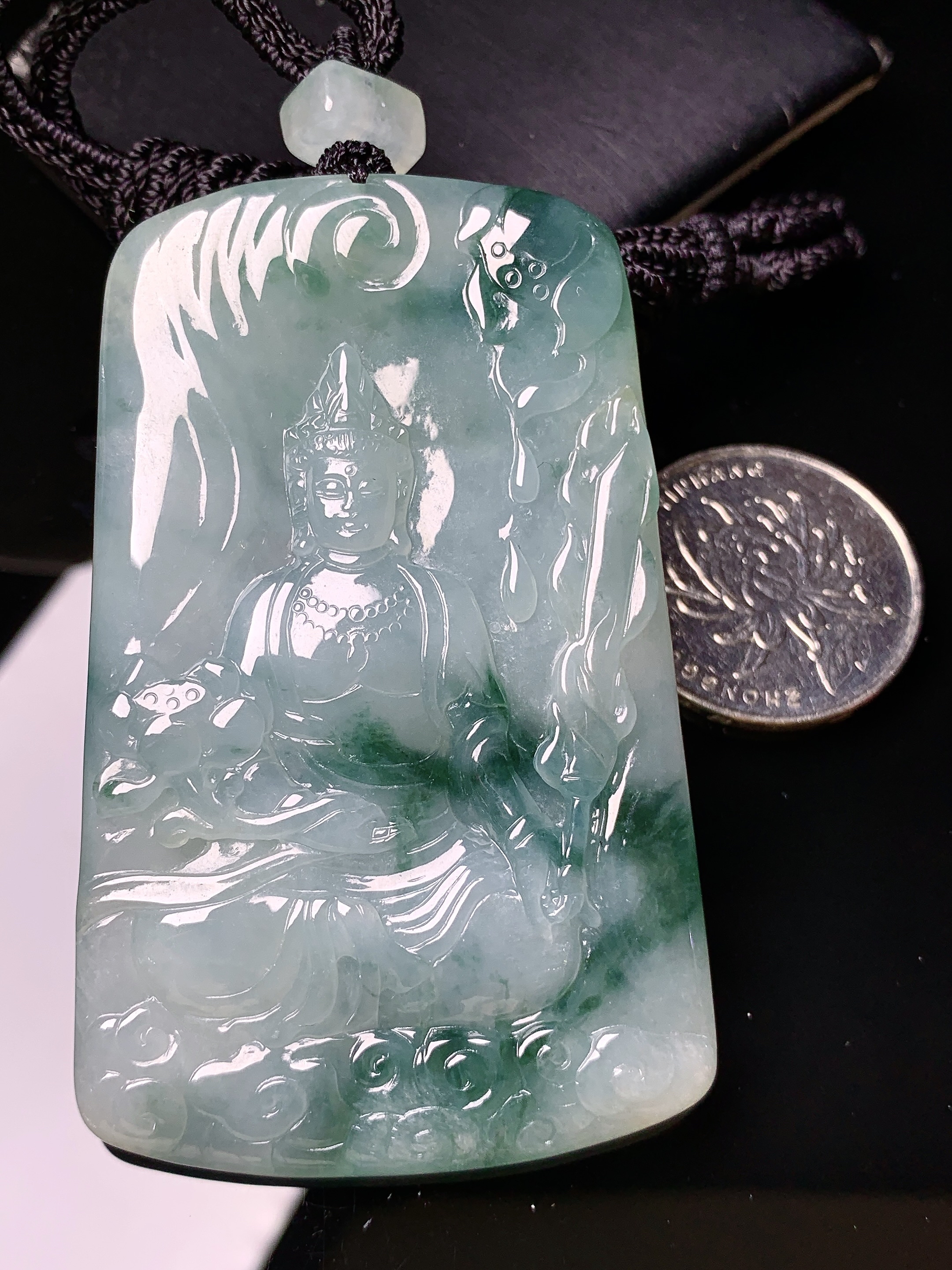 飘绿虚空斗法吊坠 玉质细腻 色泽艳丽清新 水润亮眼 整体尺寸67.8*42.5*5.2L1