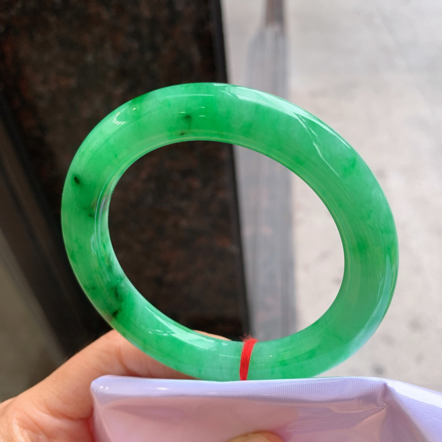 圆条满色 无瑕 尺寸：57.1/11.1  色辣