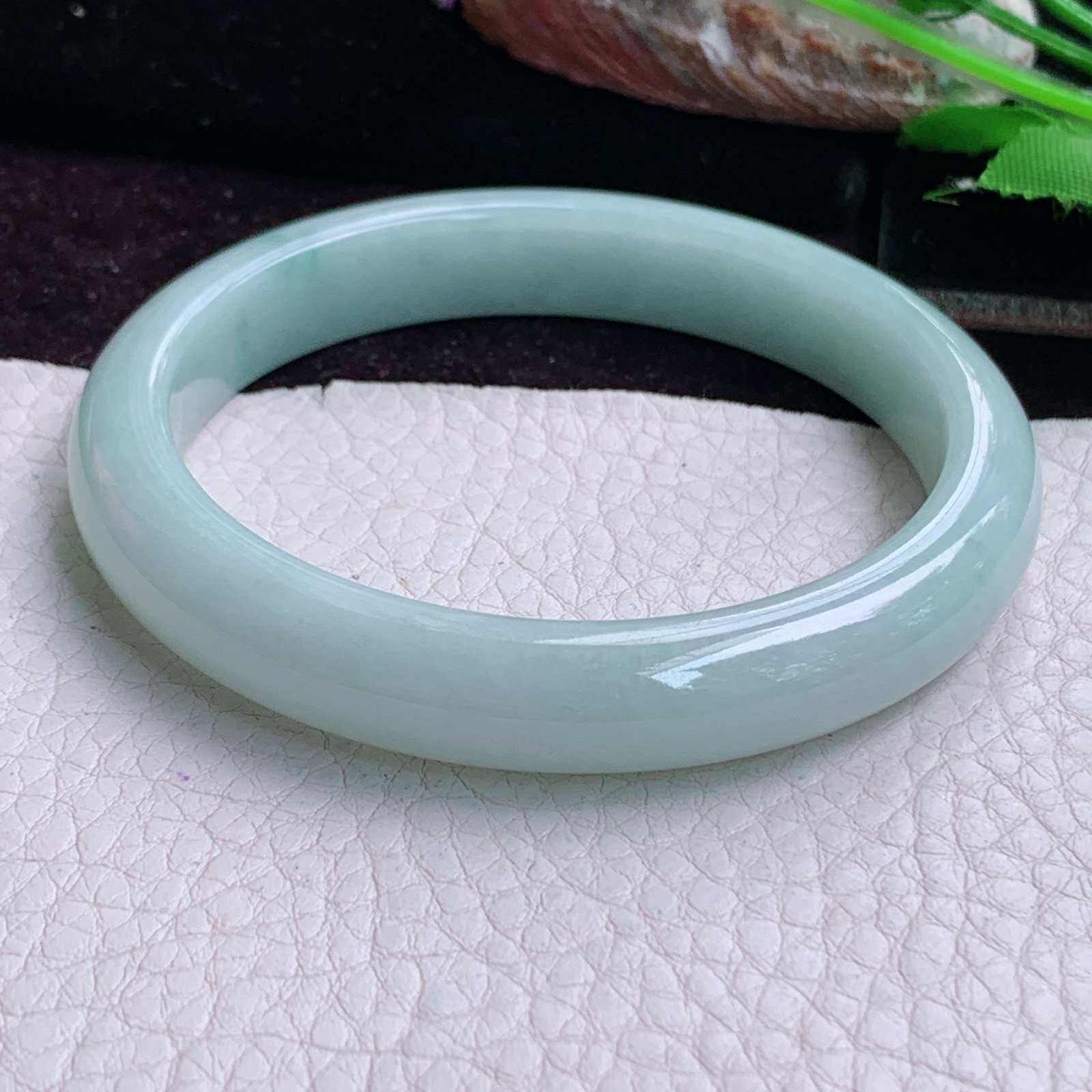 xx大圈口60*11*8平安镯 天然翡翠A货手镯浅绿飘花宽边正圈玉镯子