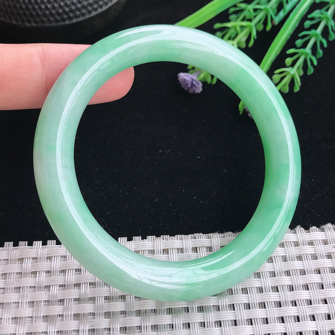 实拍A货翡翠54.8/10.2/9.8老坑精美温润苹果绿圆条手镯翡翠玉镯手环