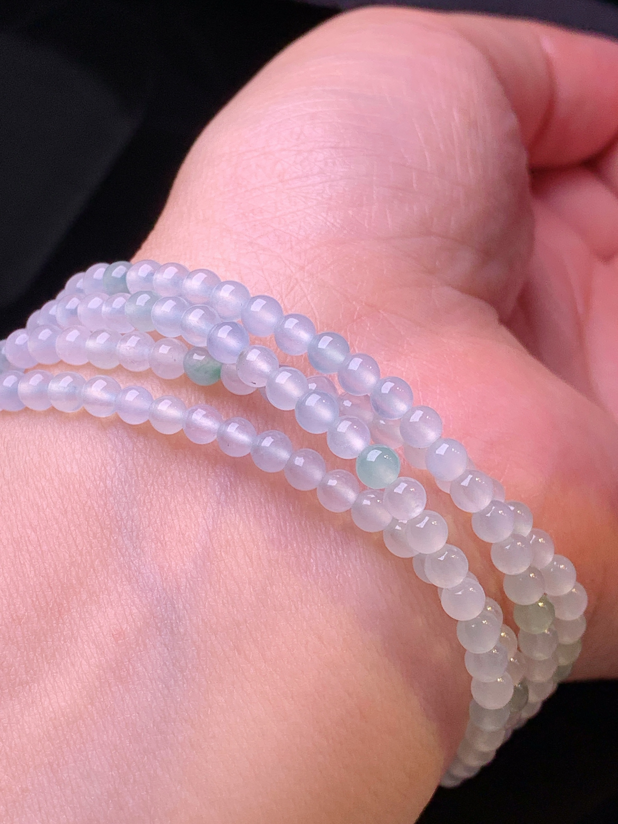 冰种圆珠项链 玉质细腻 色泽艳丽清新 水润亮眼 整体尺寸3.8*2x