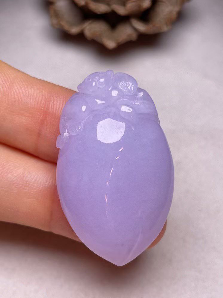冰糯种淡紫罗兰【寿桃】吊坠、种水好，玉质细腻 ，卖相好‘