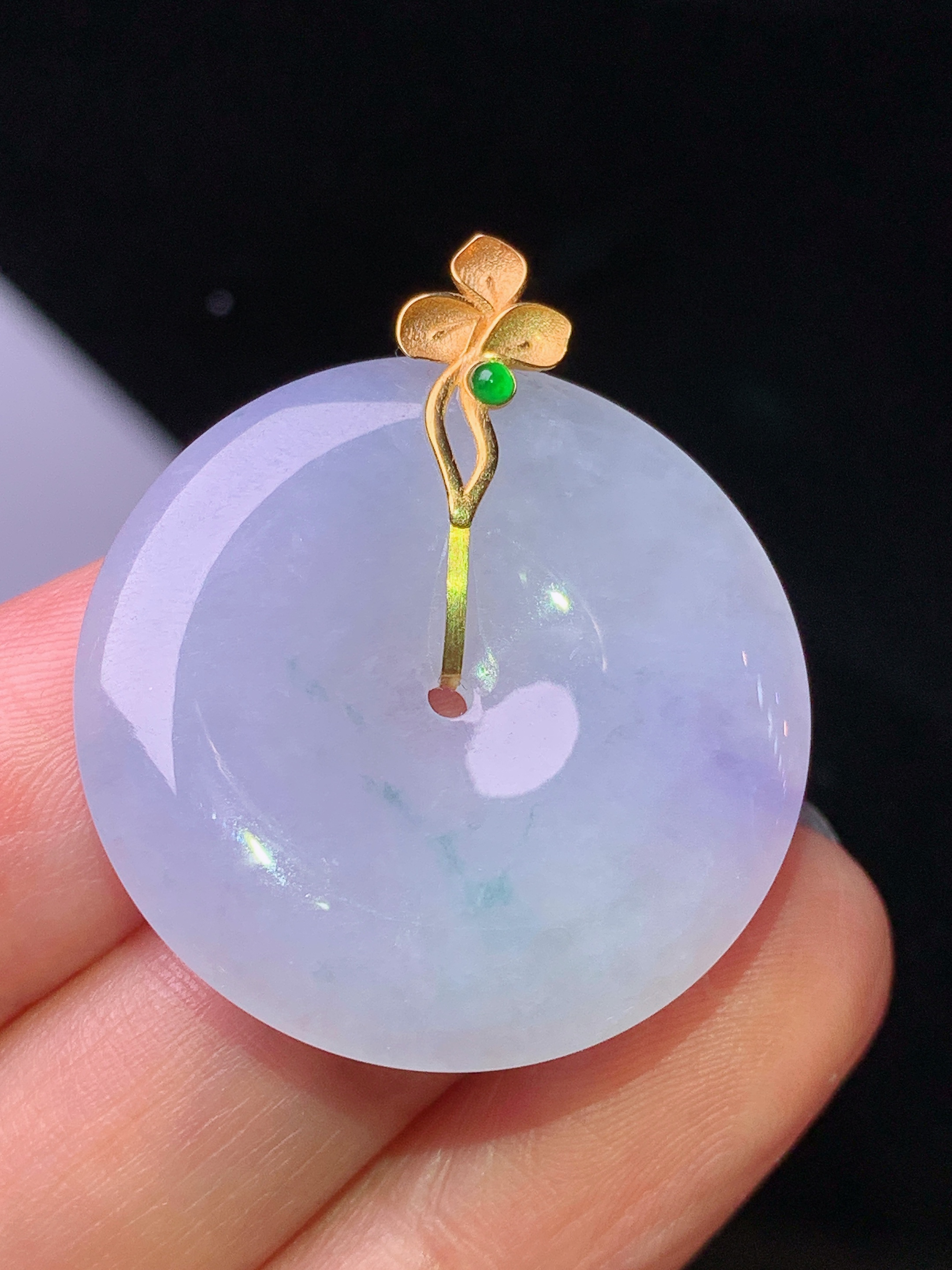 18k金镶嵌紫罗兰平安扣吊坠 玉质细腻 色泽艳丽清新 水润亮眼 整体尺寸33.2*28.6*4.3j