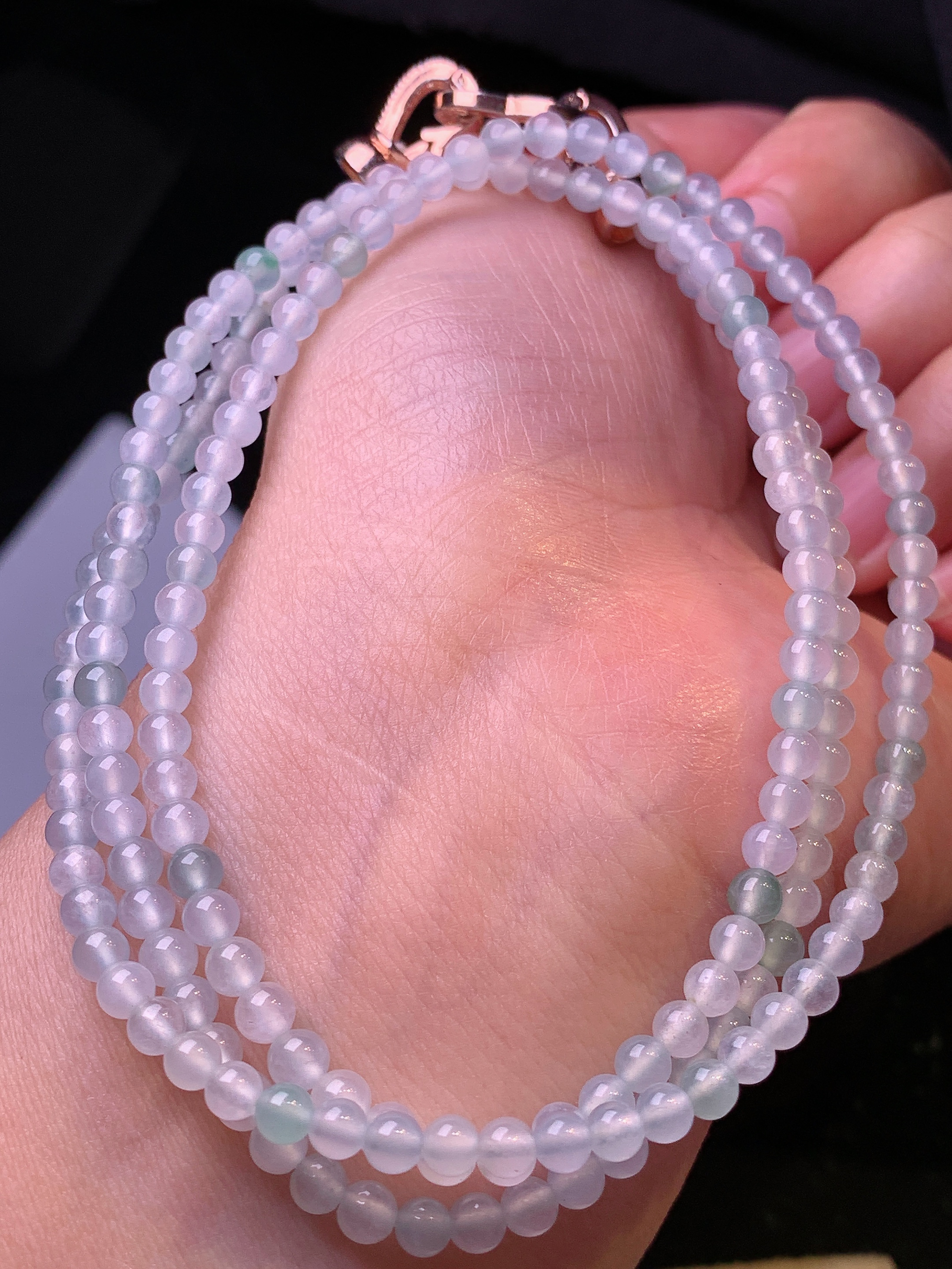 冰种圆珠项链 玉质细腻 色泽艳丽清新 水润亮眼 整体尺寸3.8*2x