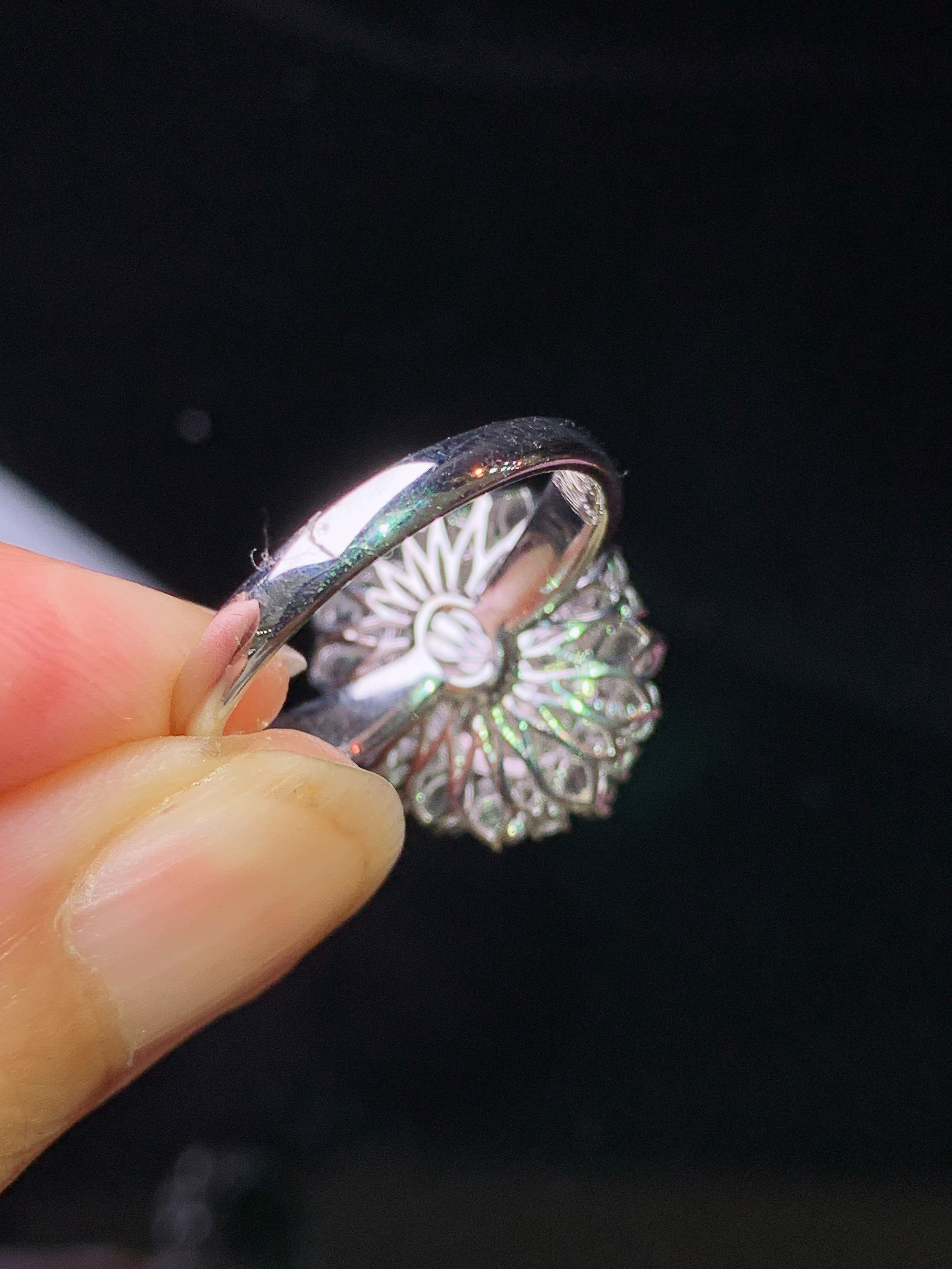 18k金钻镶嵌满绿蛋面戒指 玉质细腻 色泽艳丽清新 水润亮眼 圈口14 整体尺寸16.8*14.6*9.8t1