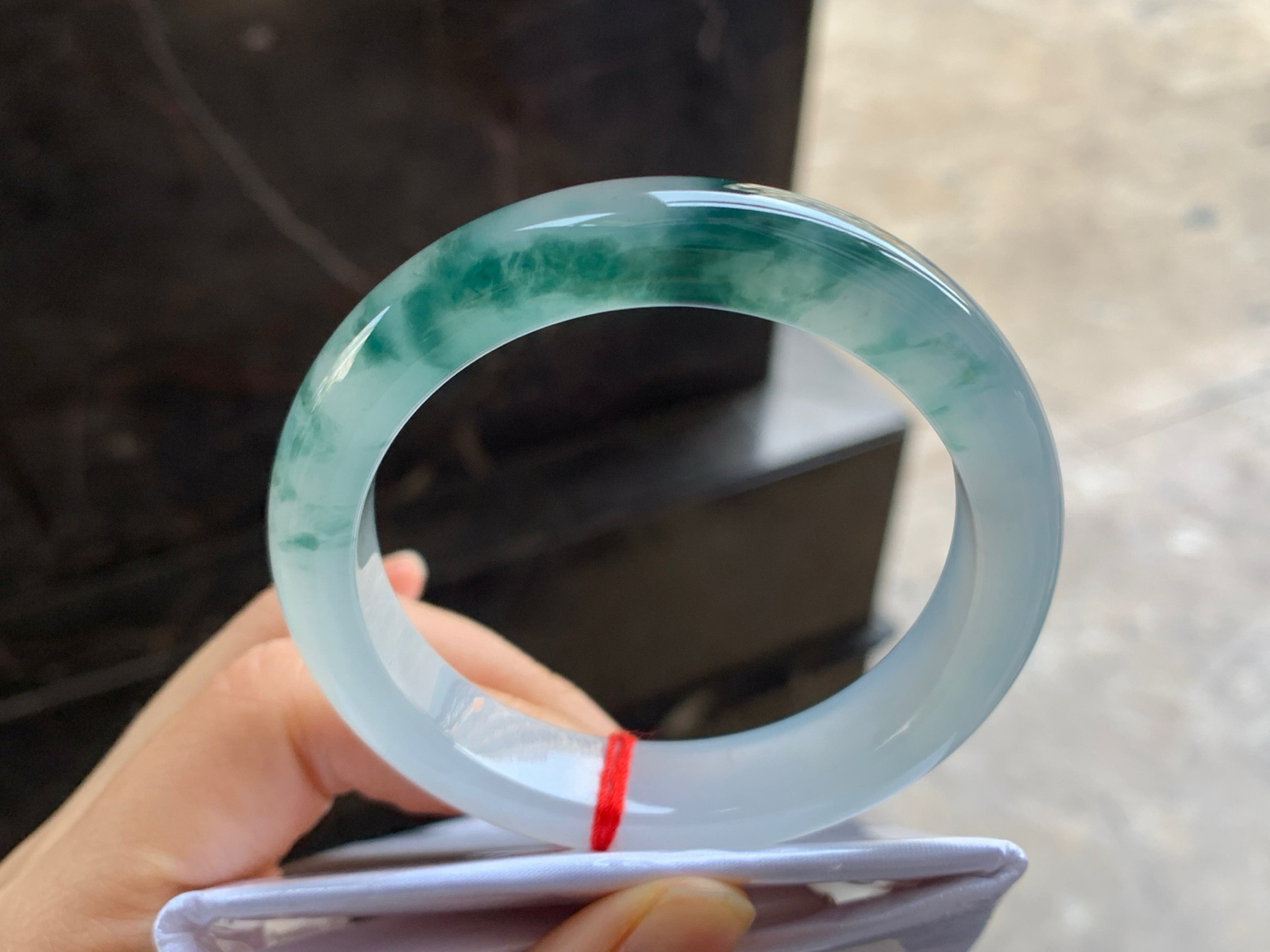 53.5-12-8.3

冰蓝花手镯^_^冰透 飘花浓郁