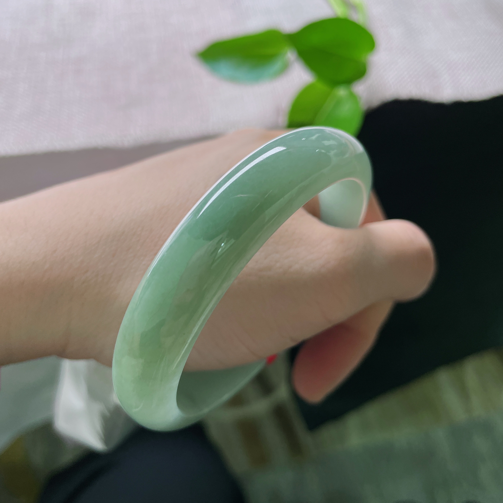 57.8/12.9/7.2，油绿底正圈，肉质细腻干净，颜色由浅入深，过渡自然，无纹裂