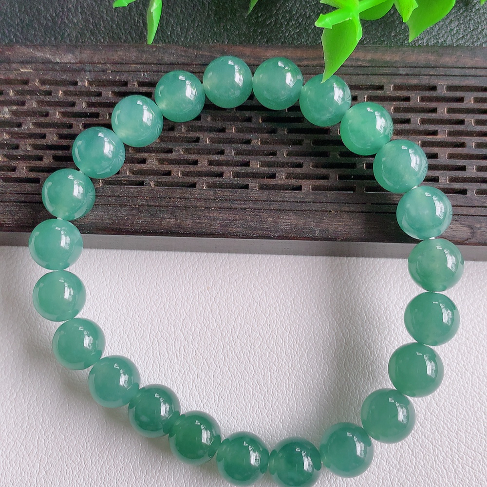 冰润翡翠圆珠手串，水水润润，珠圆玉润，颜色鲜艳，妙明清净，清秀高雅，佩戴效果优雅迷人！性价比超值 W