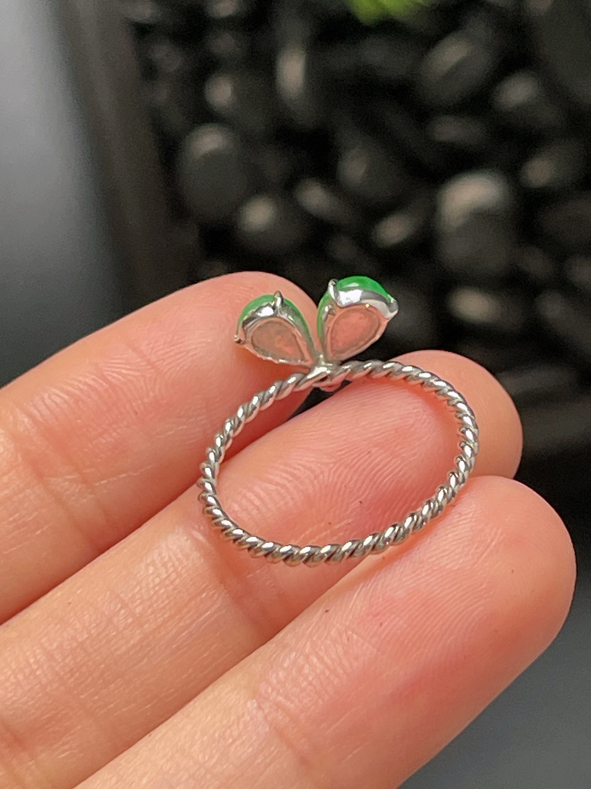 18k金翡翠绿色戒指