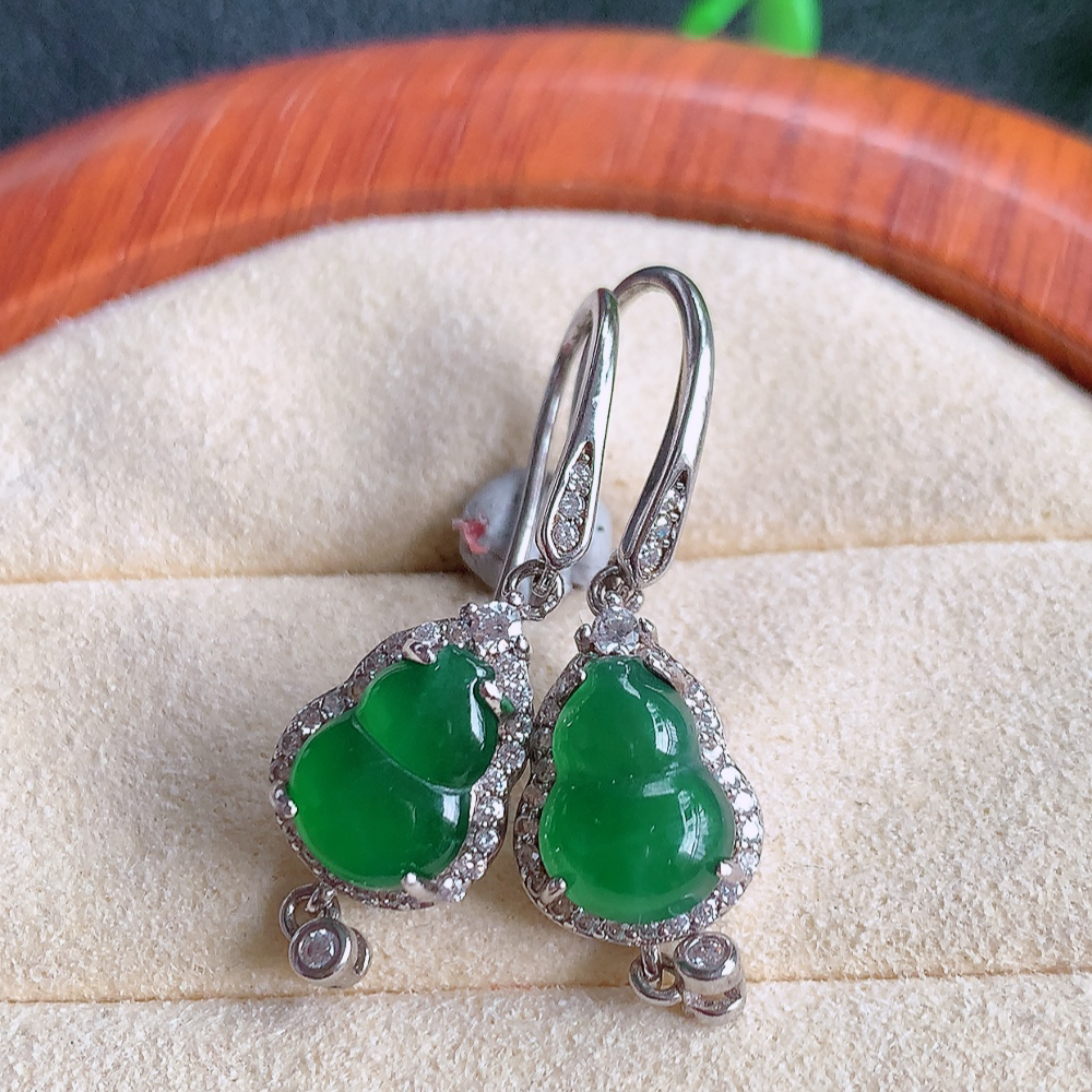 925银镶冰润满绿葫芦翡翠吊坠  寓意“福禄双全，加官进爵，财源滚滚” 莹润通透，抱满大气  清新脱