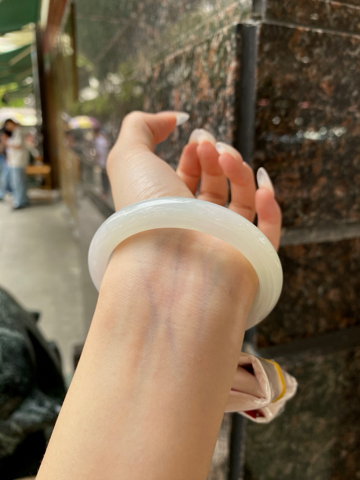 【晴底手镯】
尺寸：58.2-10.5-8.5
自然光无滤镜，原图直出