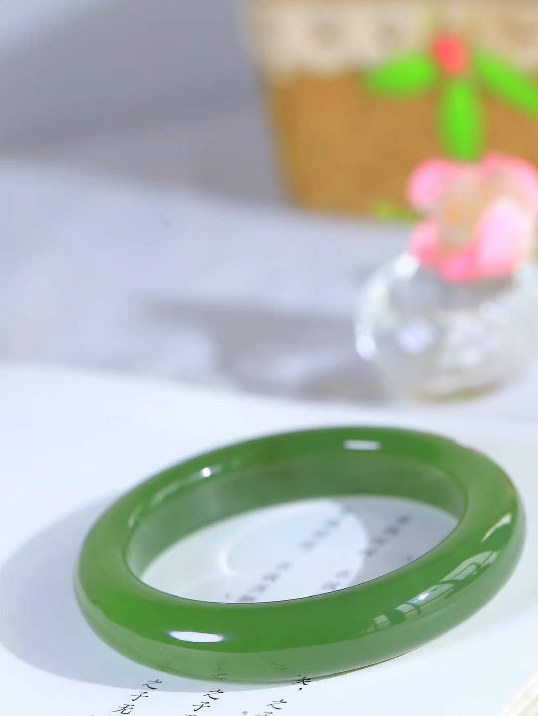 （柔情似水.手镯）

精品和田玉青黄口手镯，玉质温润细腻，镯型饱满圆润，优雅知性，姽婳于幽静兮，又