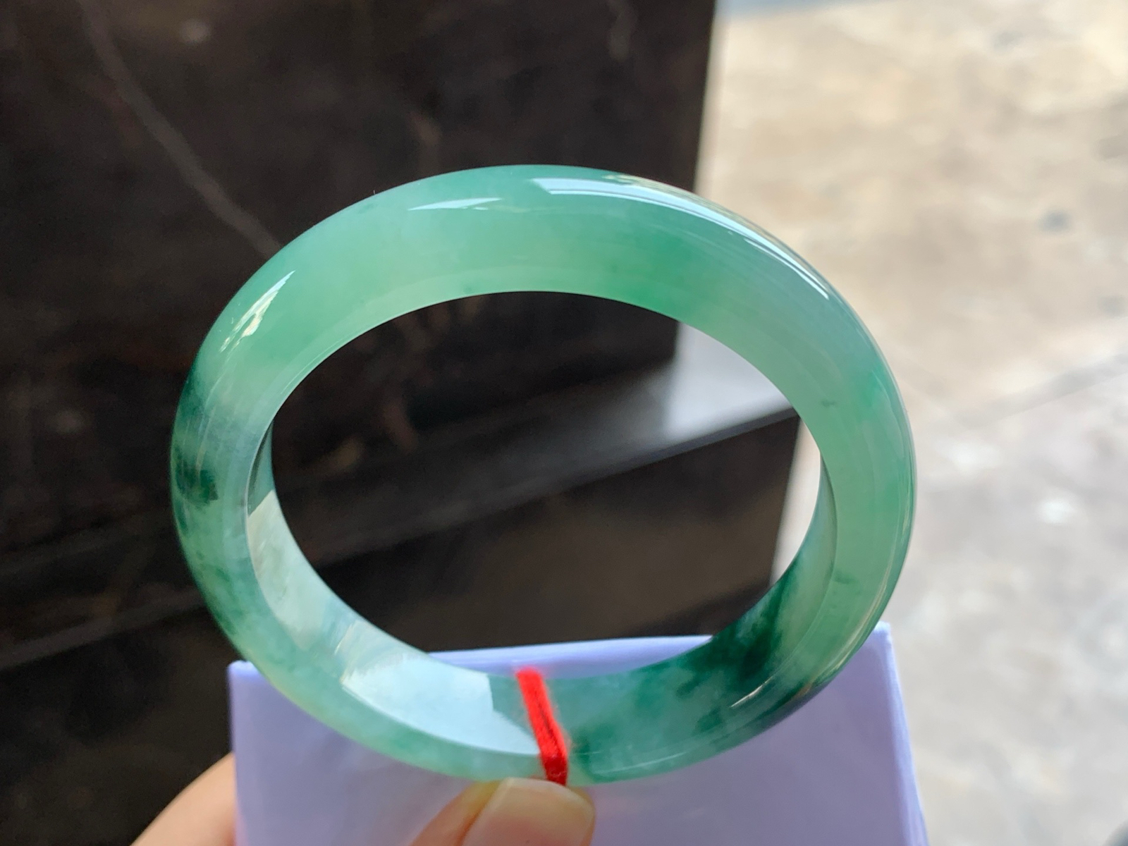 55-12.6-8.2

绿色手镯^_^玉质温润 鲜艳