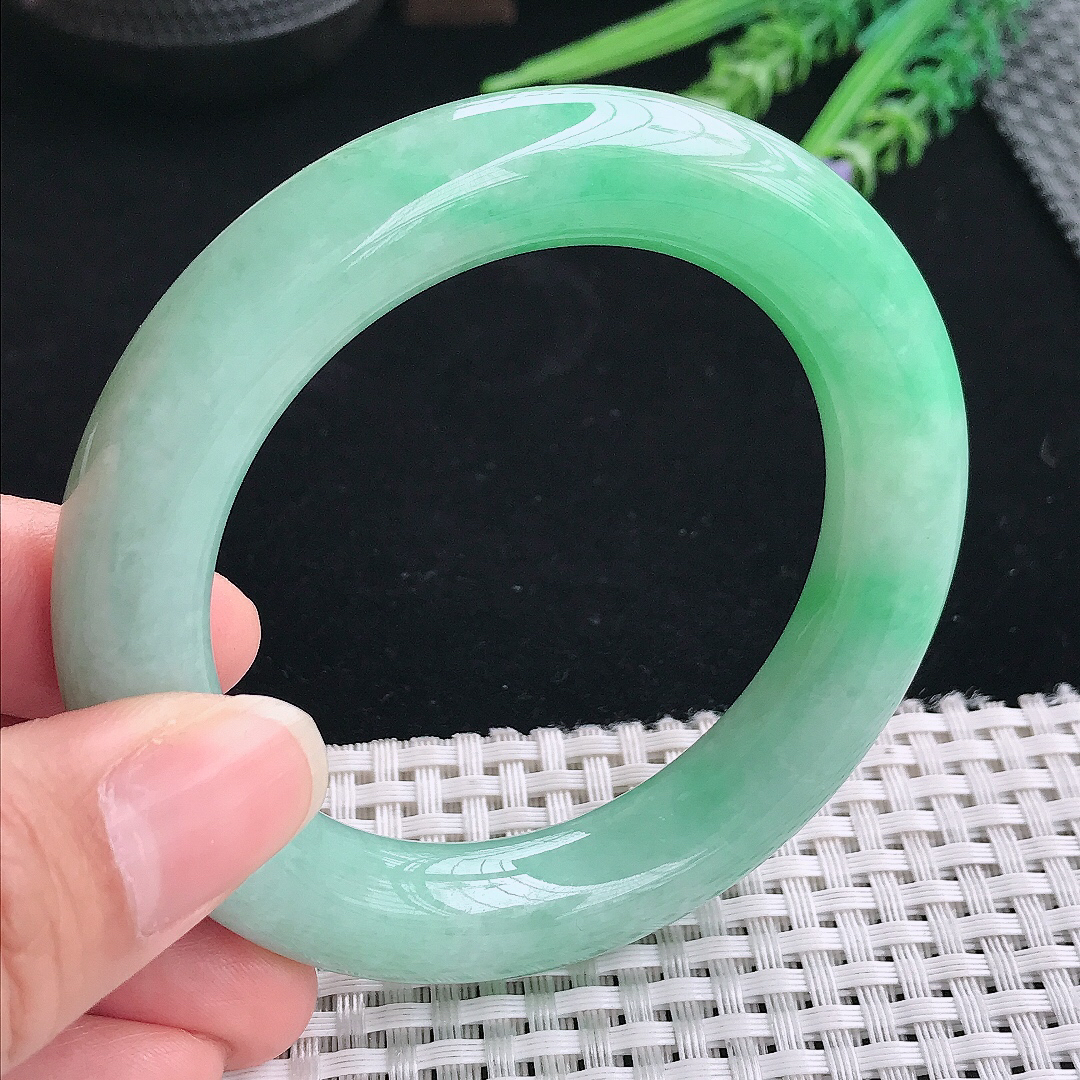实拍A货翡翠54.5/12.1/11.6老坑精美温润苹果绿胖圆条手镯翡翠玉镯手环