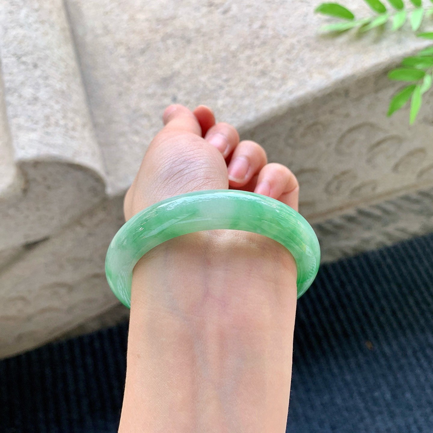 54.2/11.9/8.5飘绿，水润，种老，细腻，无裂纹！