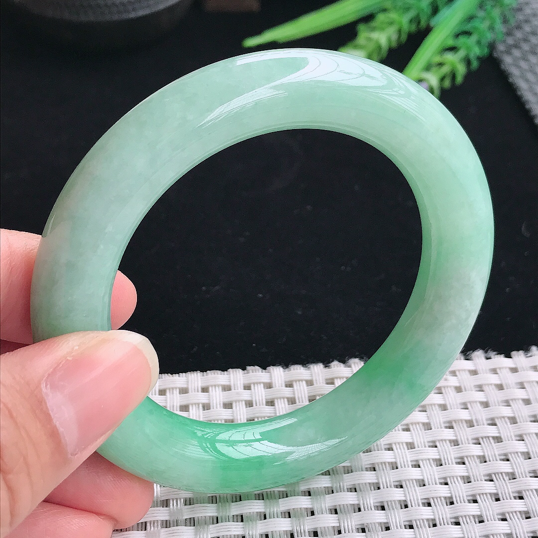 实拍A货翡翠54.5/12.1/11.6老坑精美温润苹果绿胖圆条手镯翡翠玉镯手环