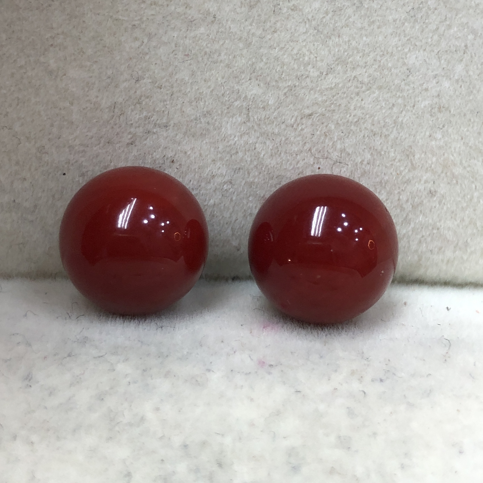 【天然日本阿卡牛血红珊瑚10mm大圆珠对珠】天然无添加无优化，阿卡牛血红颜色，光泽柔润透亮，直径约为