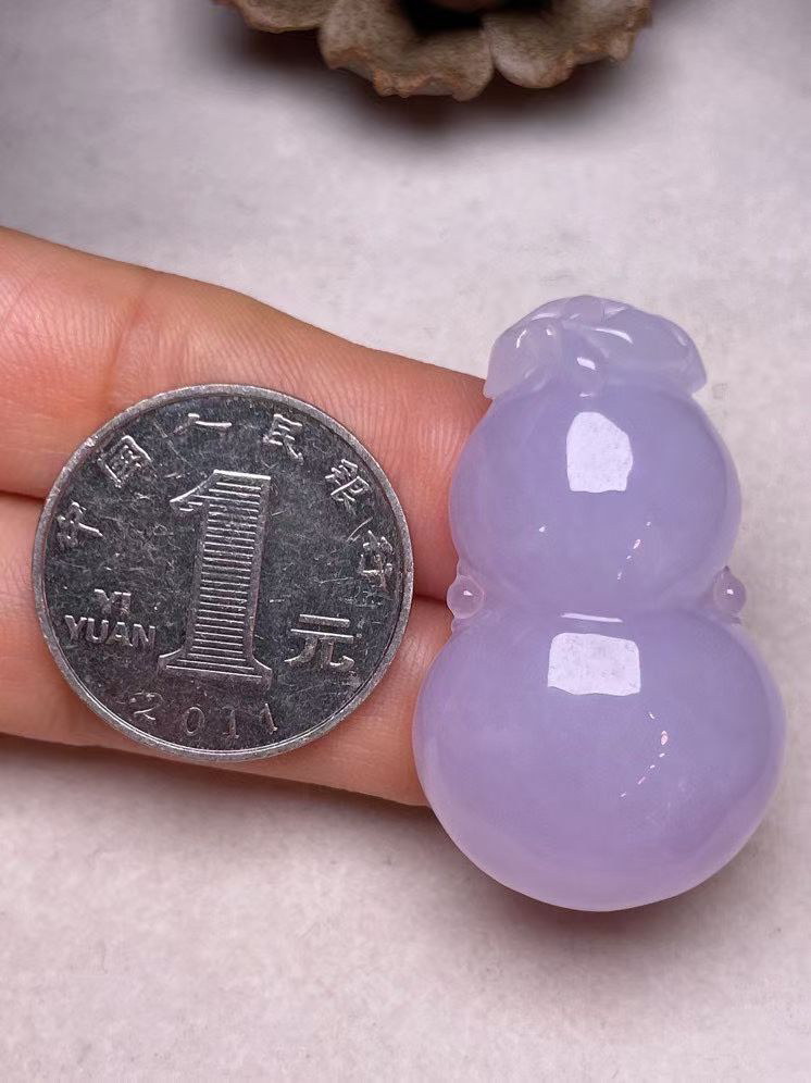 冰糯种紫罗兰【葫芦】吊坠，种水好，玉质细腻 ，卖相好.