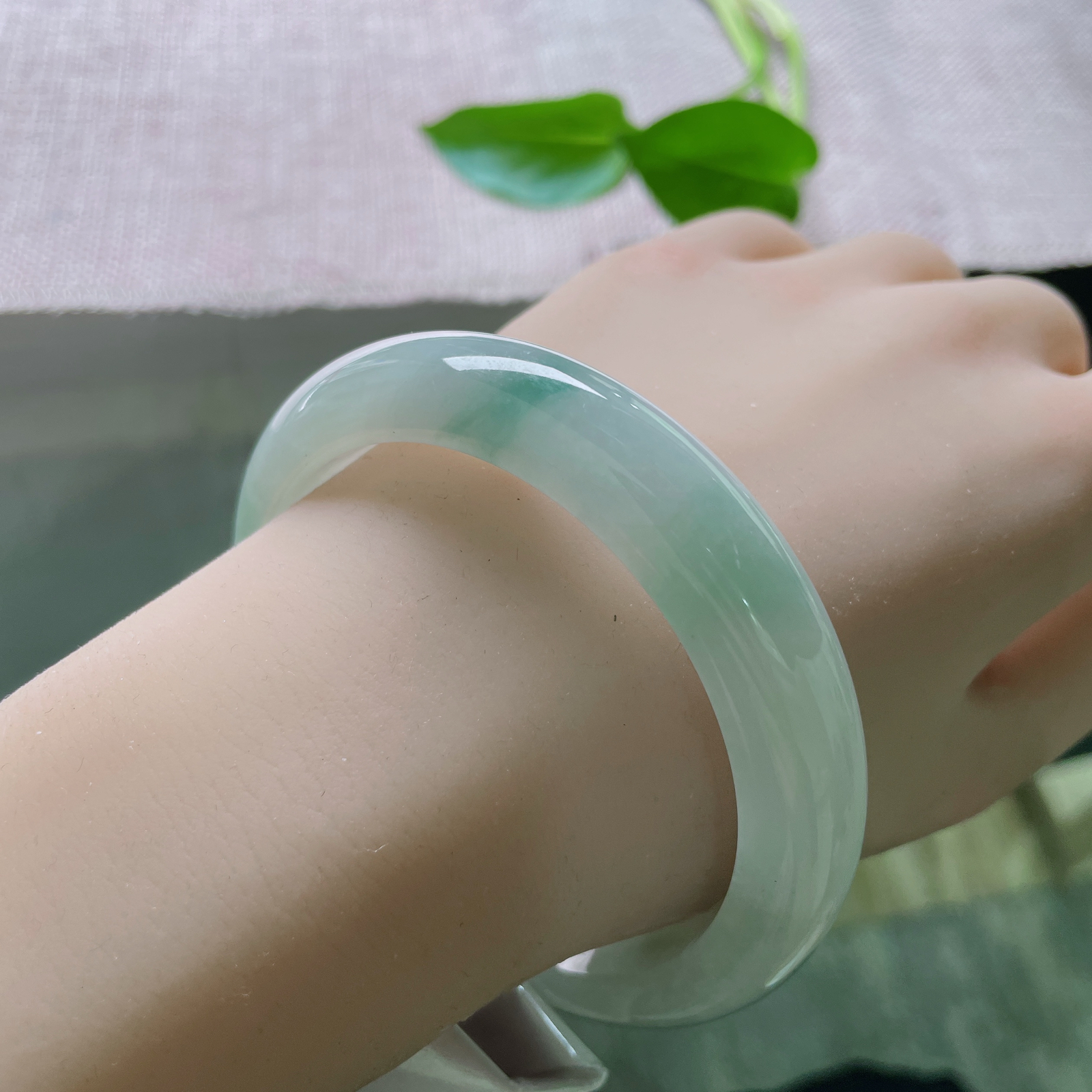 60/12.5/8.6，飘花正圈，水头好，种老，大圈口，上手经典大气，有纹