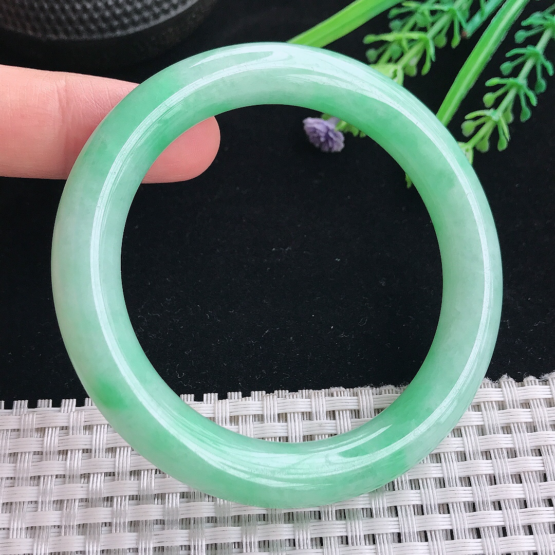 实拍A货翡翠54.8/10.2/9.8老坑精美温润苹果绿圆条手镯翡翠玉镯手环