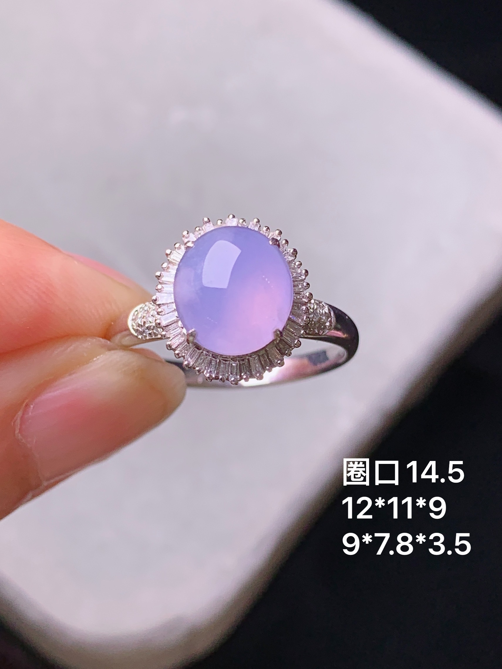 18k金钻镶嵌紫罗兰蛋面戒指 玉质细腻 色泽艳丽清新 水润亮眼 圈口14.5 整体尺寸12*11*9t1