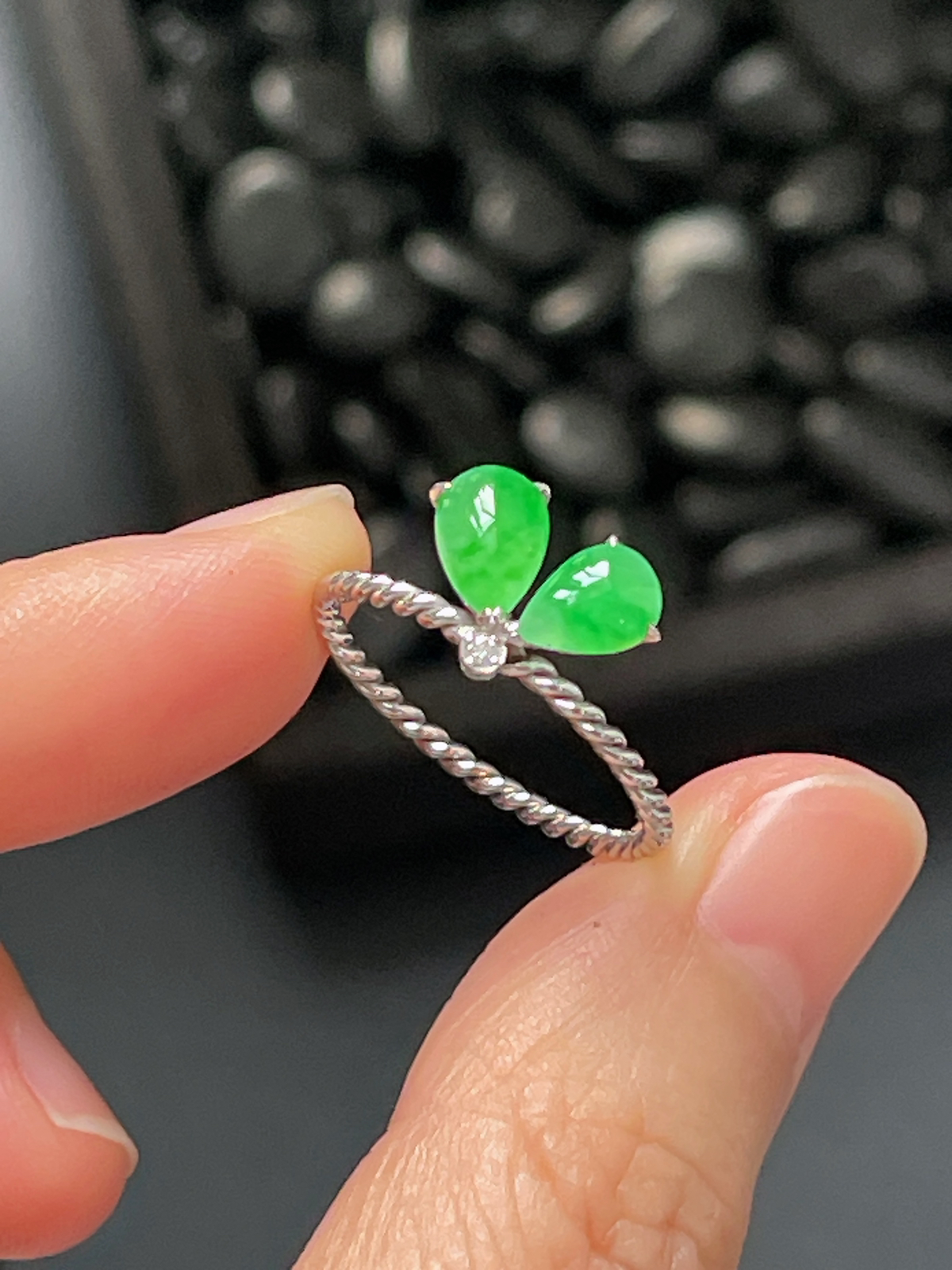 18k金翡翠绿色戒指