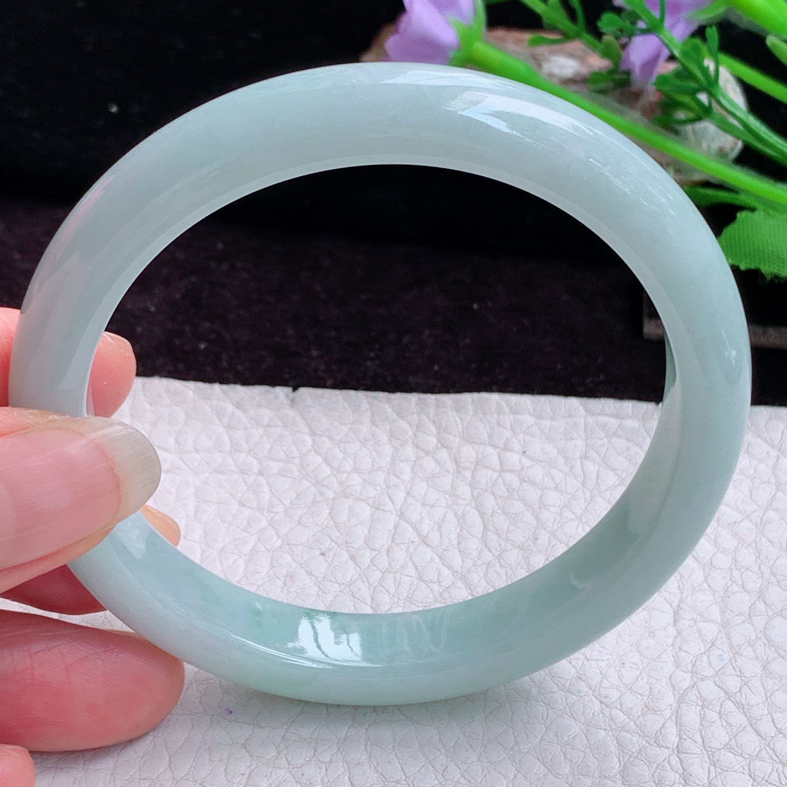 xx大圈口60*11*8平安镯 天然翡翠A货手镯浅绿飘花宽边正圈玉镯子