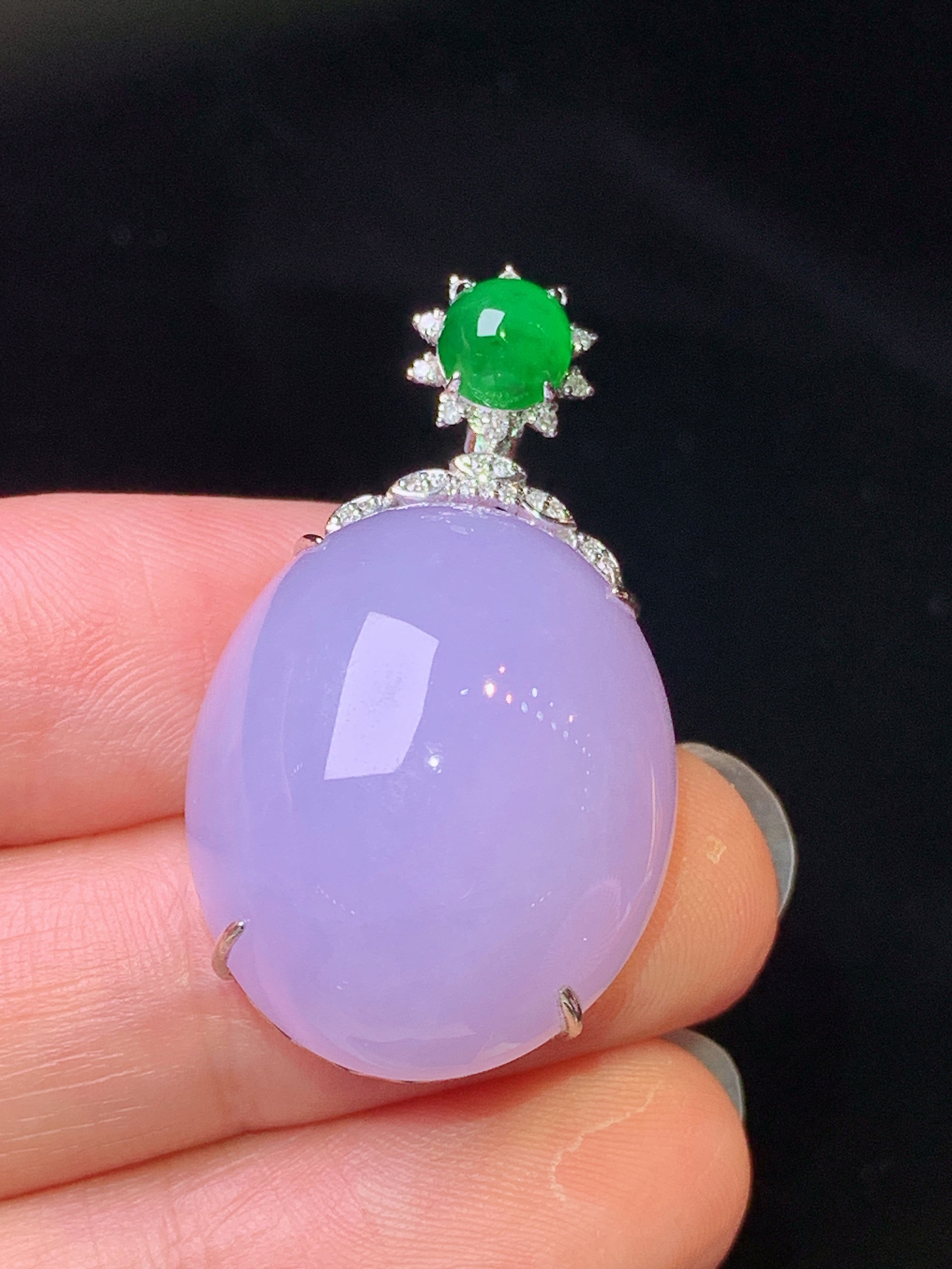 18k金钻镶嵌紫罗兰蛋面吊坠 玉质细腻 色泽艳丽清新 水润亮眼 整体尺寸34.3*19.3*13x5