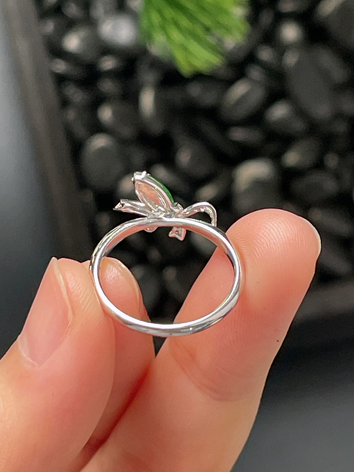 18k金翡翠绿色戒指