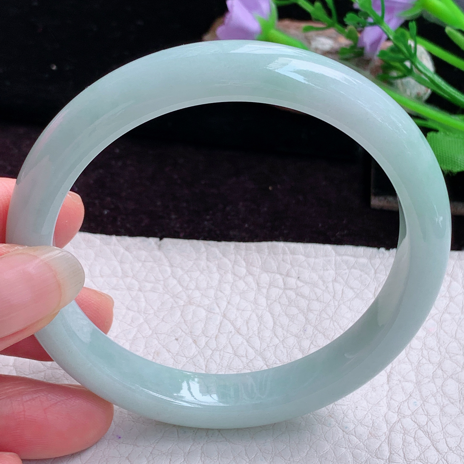 xx大圈口60*11*8平安镯 天然翡翠A货手镯浅绿飘花宽边正圈玉镯子