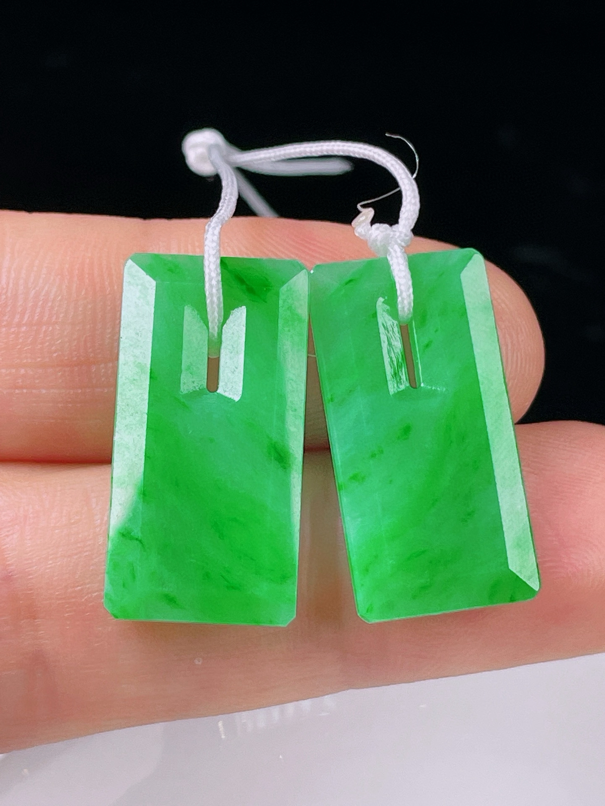 飘绿耳坠，老种起光 ，细底通透，尺寸：23.4/12.2/2.9mm0323