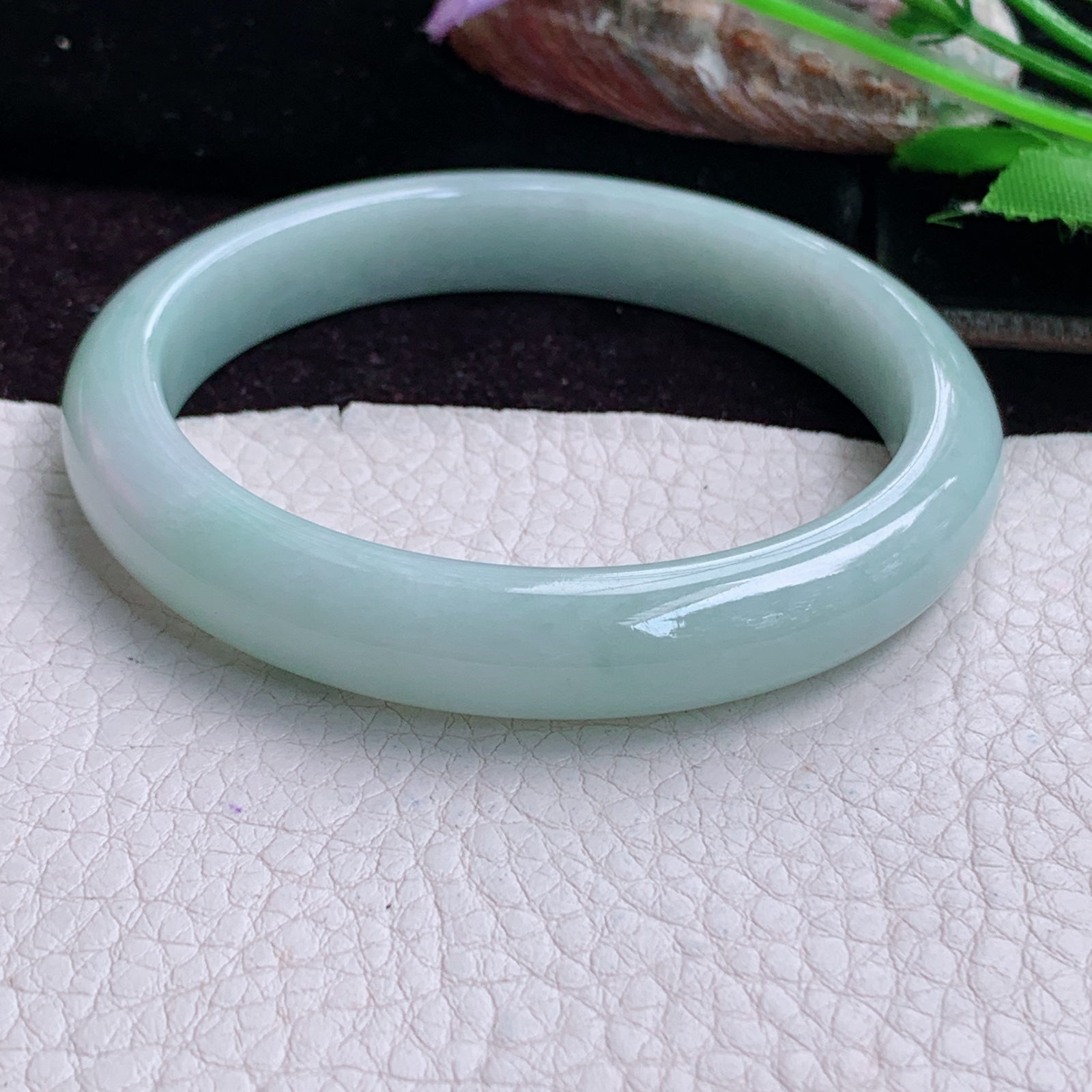 xx大圈口60*11*8平安镯 天然翡翠A货手镯浅绿飘花宽边正圈玉镯子