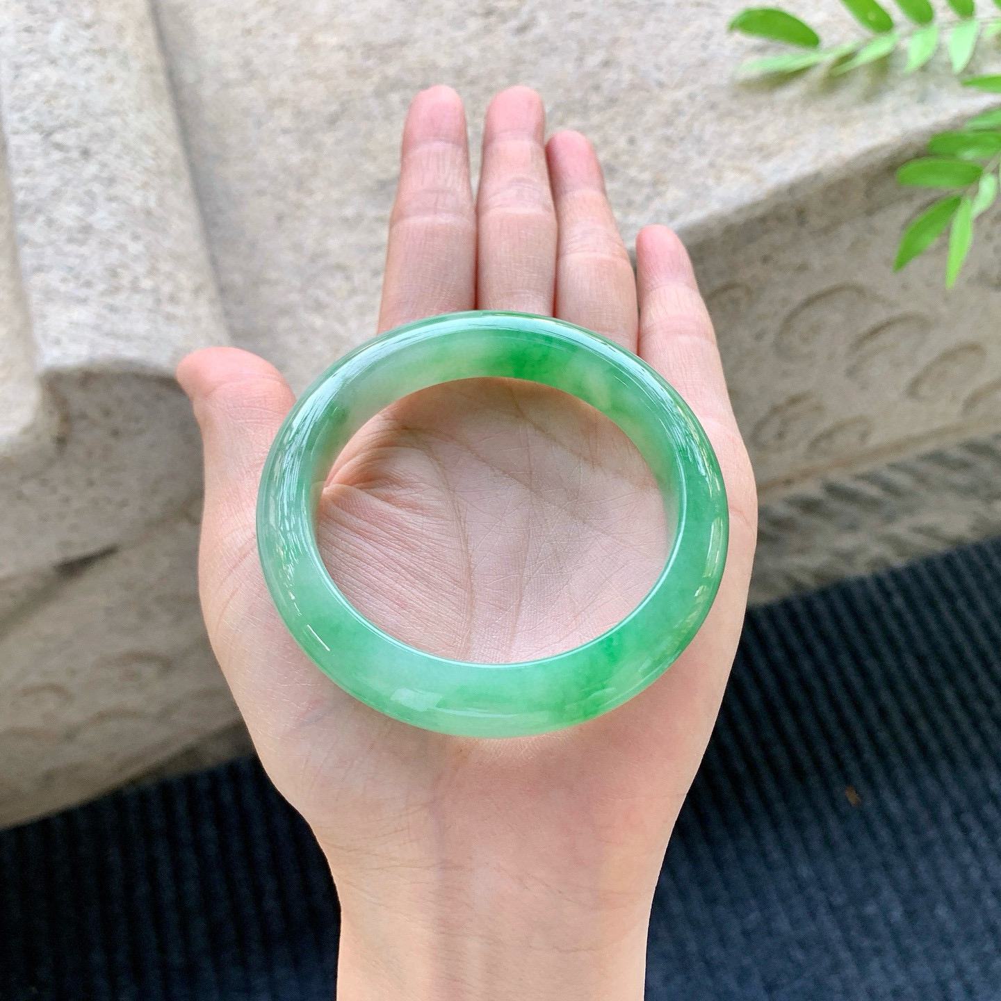 54.2/11.9/8.5飘绿，水润，种老，细腻，无裂纹！