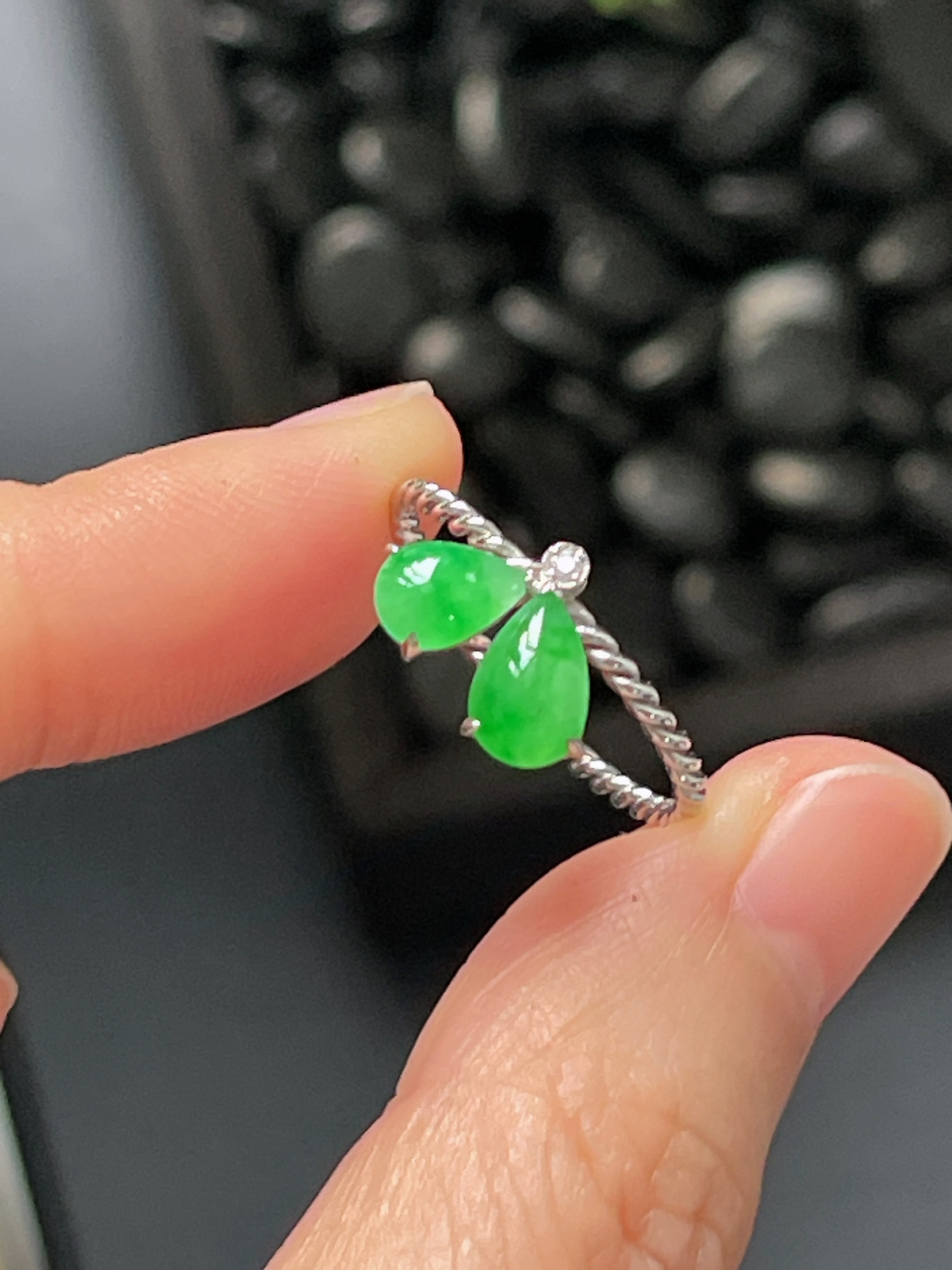 18k金翡翠绿色戒指